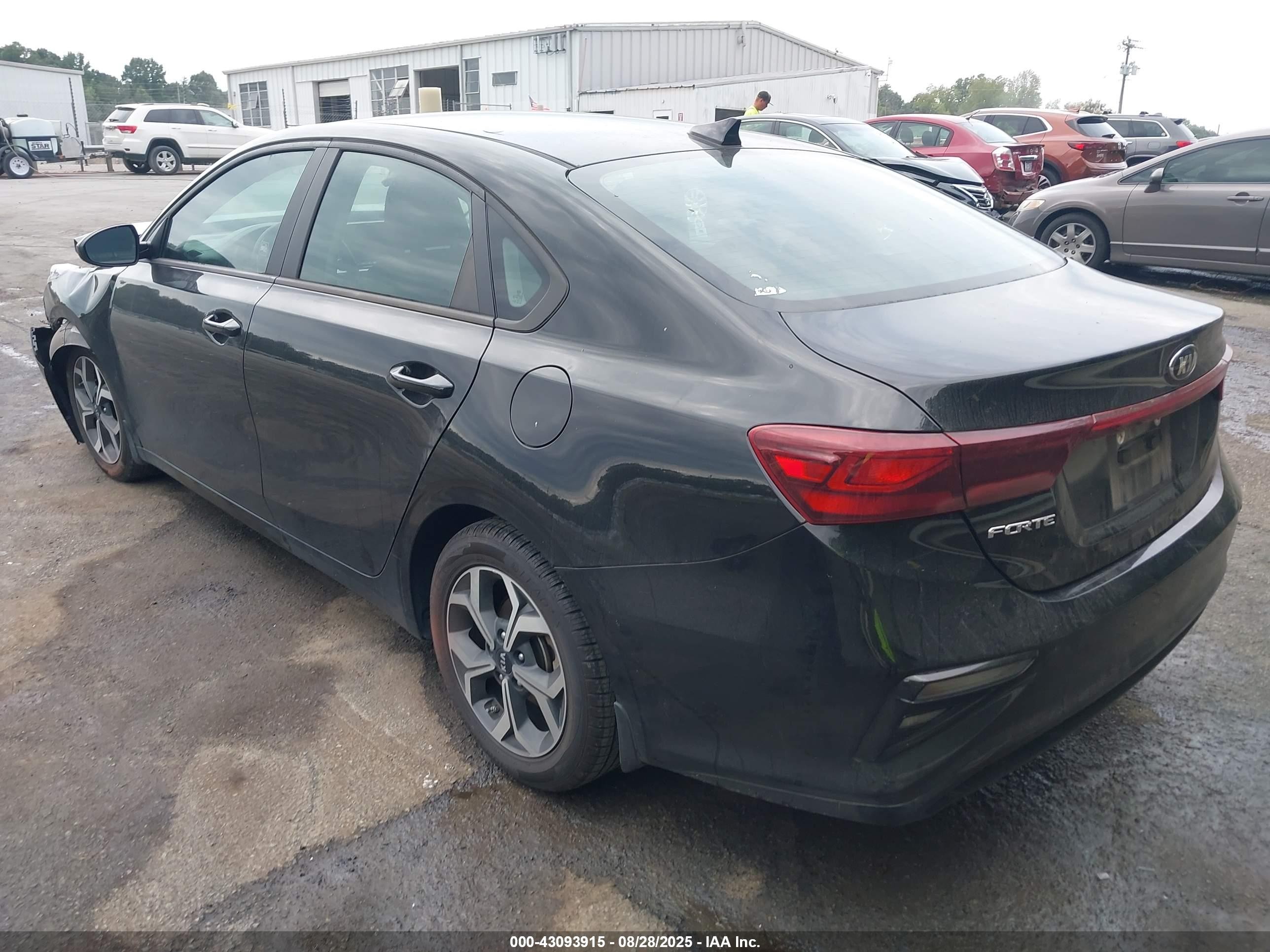 2021 Kia Forte Lxs Черный vin: 3KPF24AD5ME318626