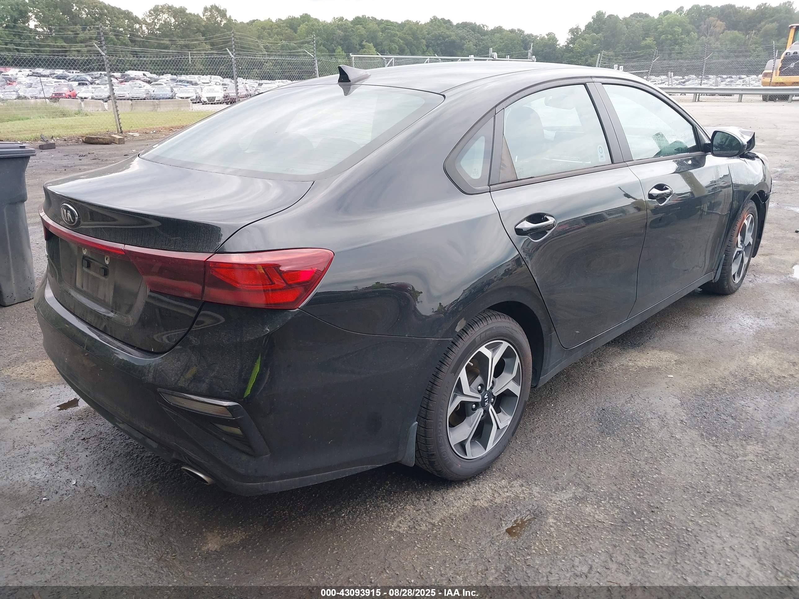 2021 Kia Forte Lxs Черный vin: 3KPF24AD5ME318626