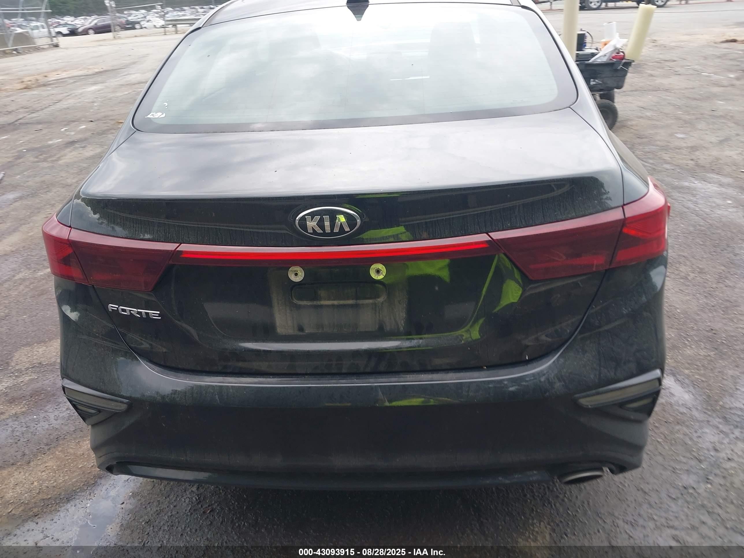 2021 Kia Forte Lxs Черный vin: 3KPF24AD5ME318626