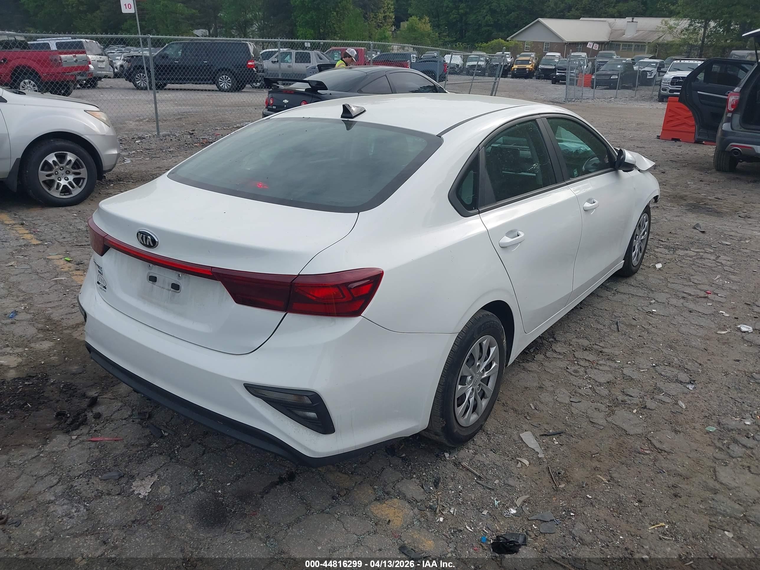 2021 Kia Forte Fe Белый vin: 3KPF24AD5ME402722
