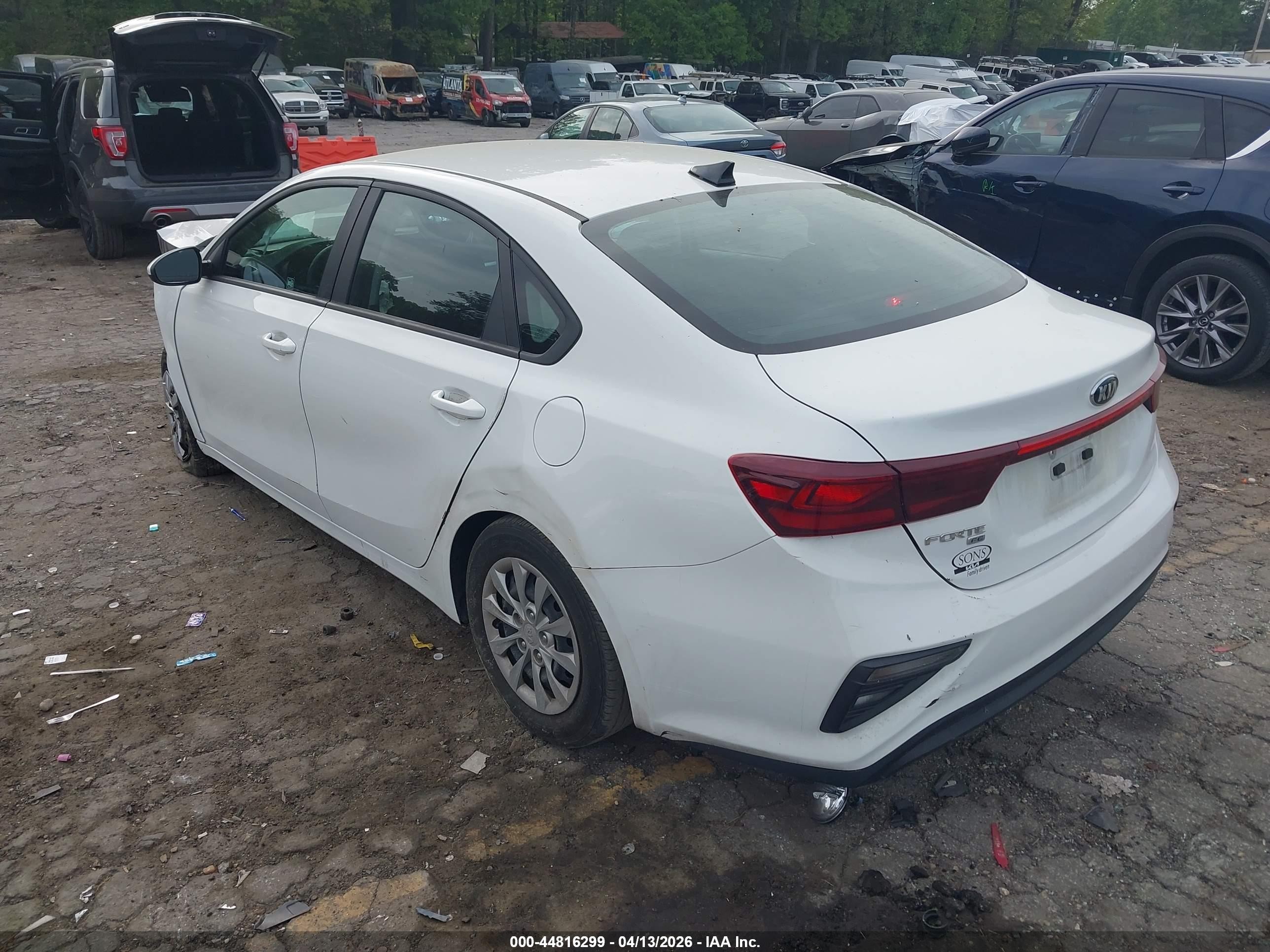 2021 Kia Forte Fe Белый vin: 3KPF24AD5ME402722
