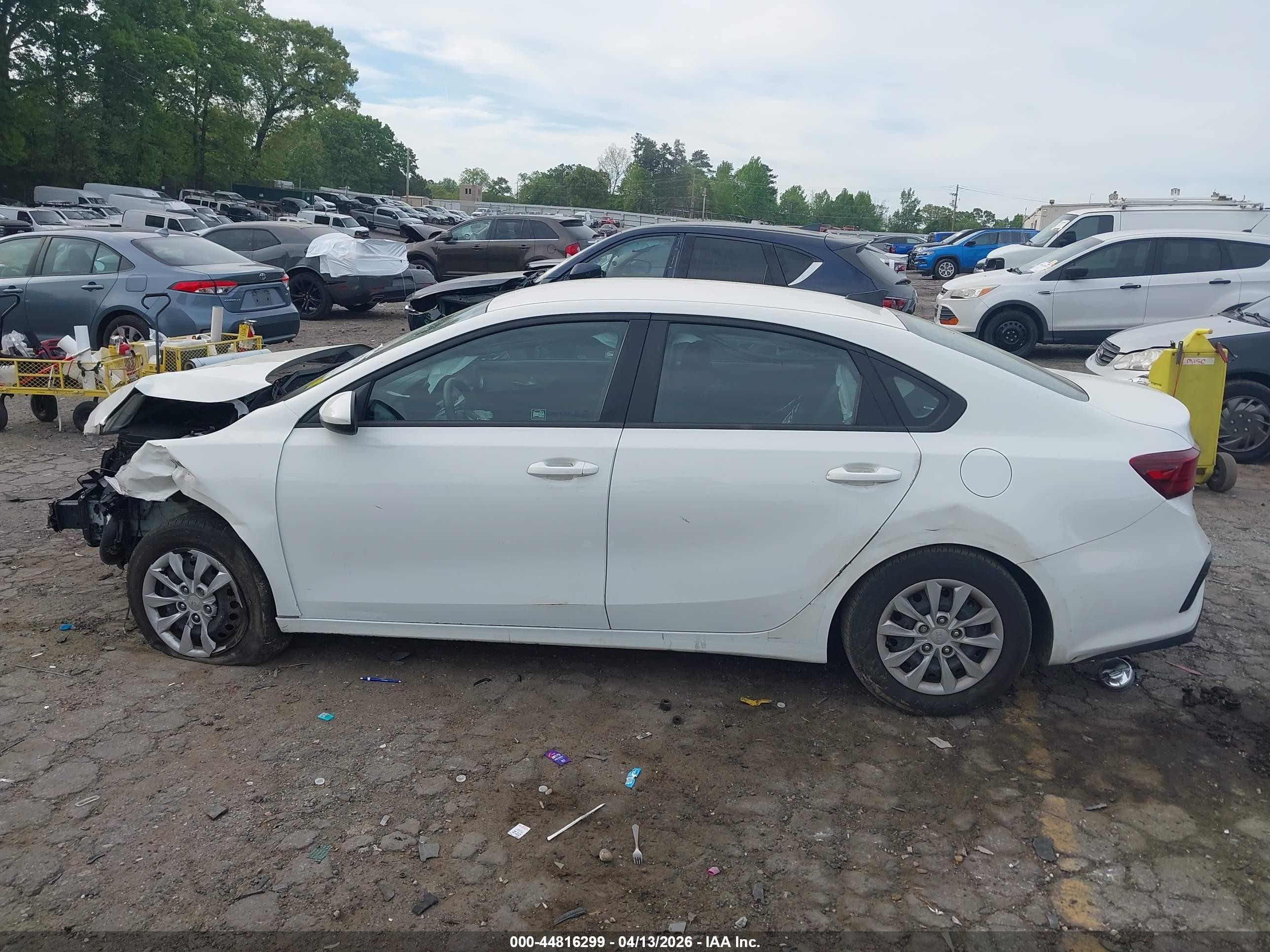 2021 Kia Forte Fe Белый vin: 3KPF24AD5ME402722