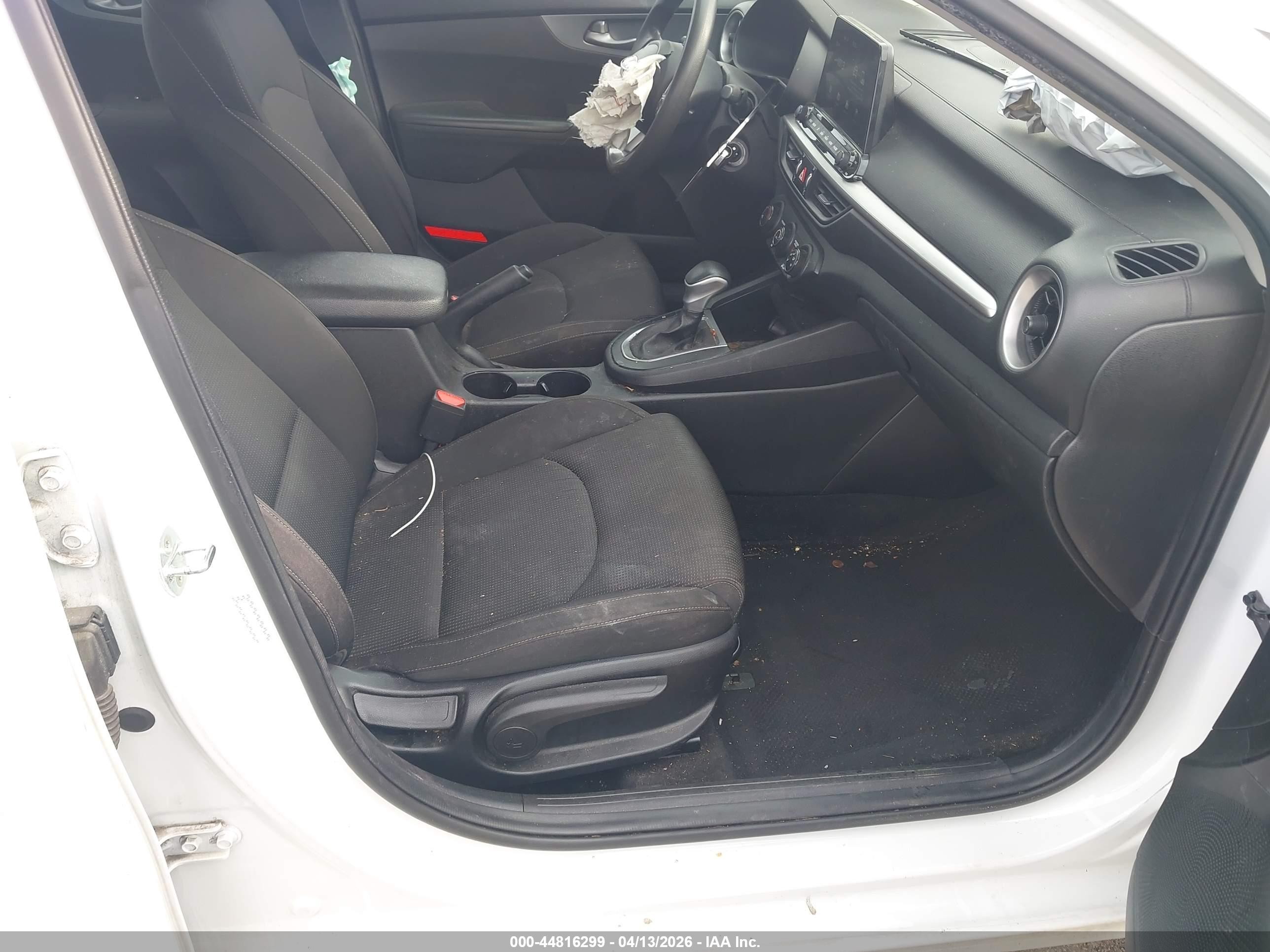 2021 Kia Forte Fe Белый vin: 3KPF24AD5ME402722