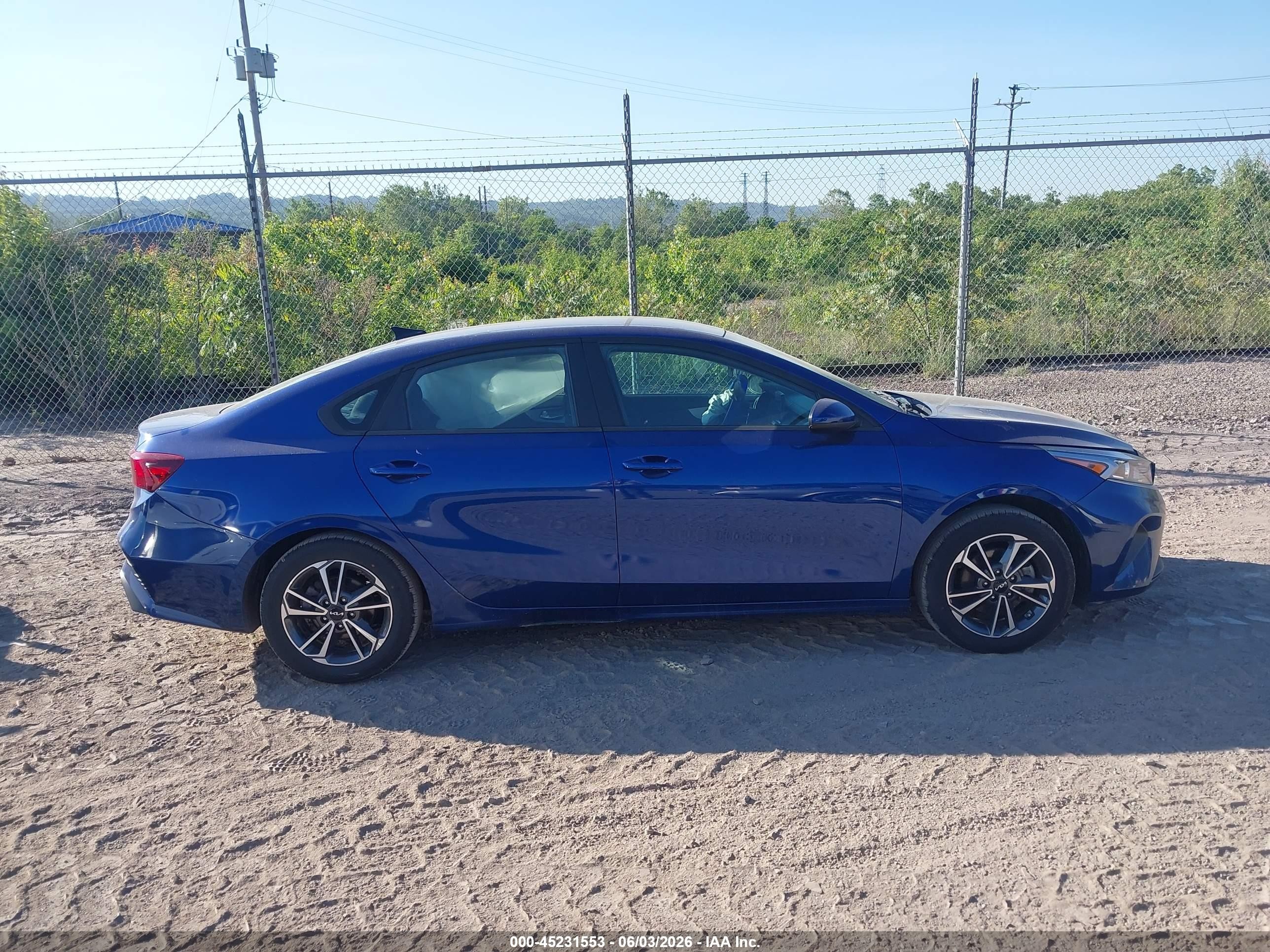 2023 Kia Forte Lxs Blue vin: 3KPF24AD5PE519690