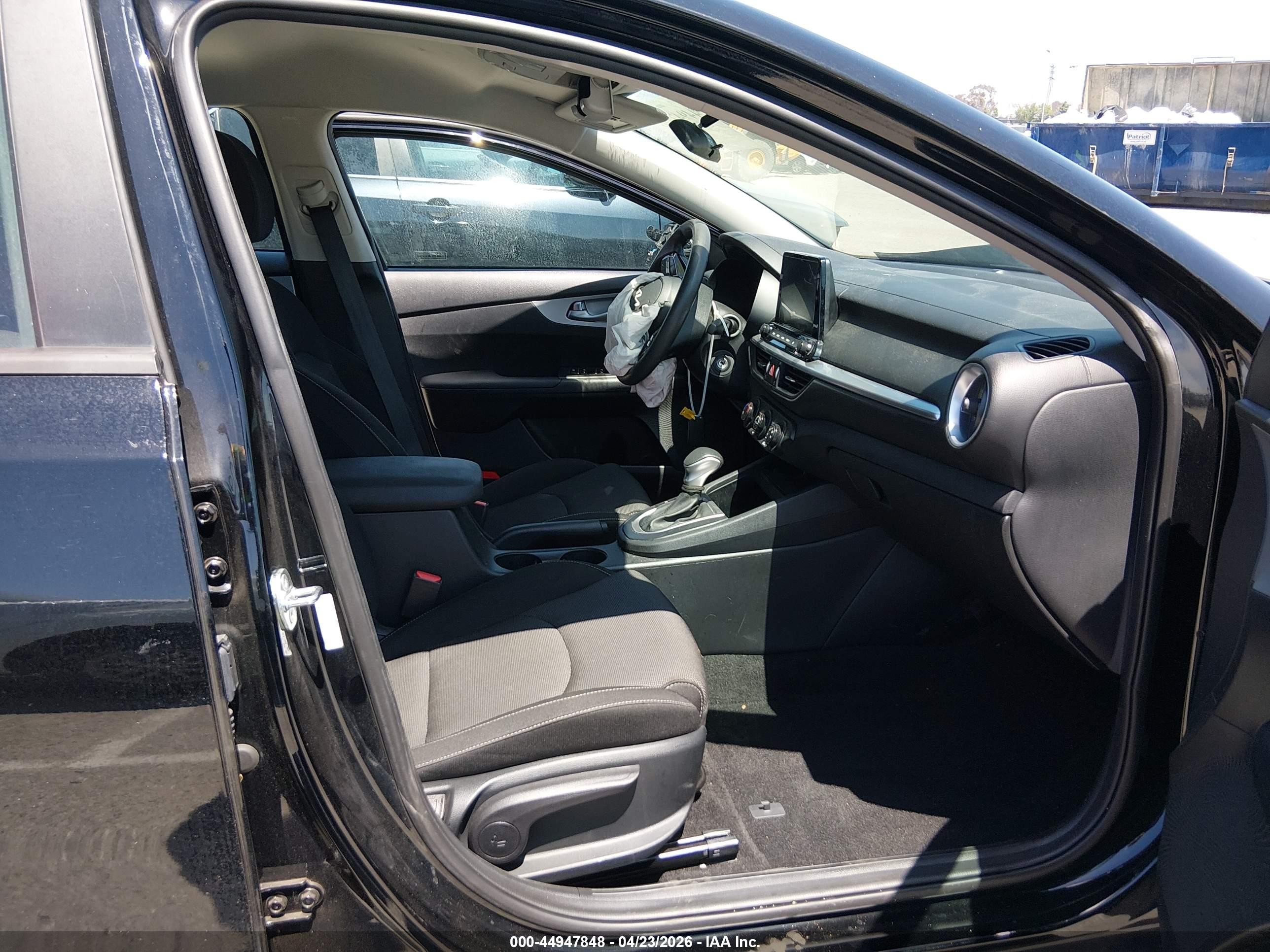 2024 Kia Forte Lxs Black vin: 3KPF24AD5RE730536