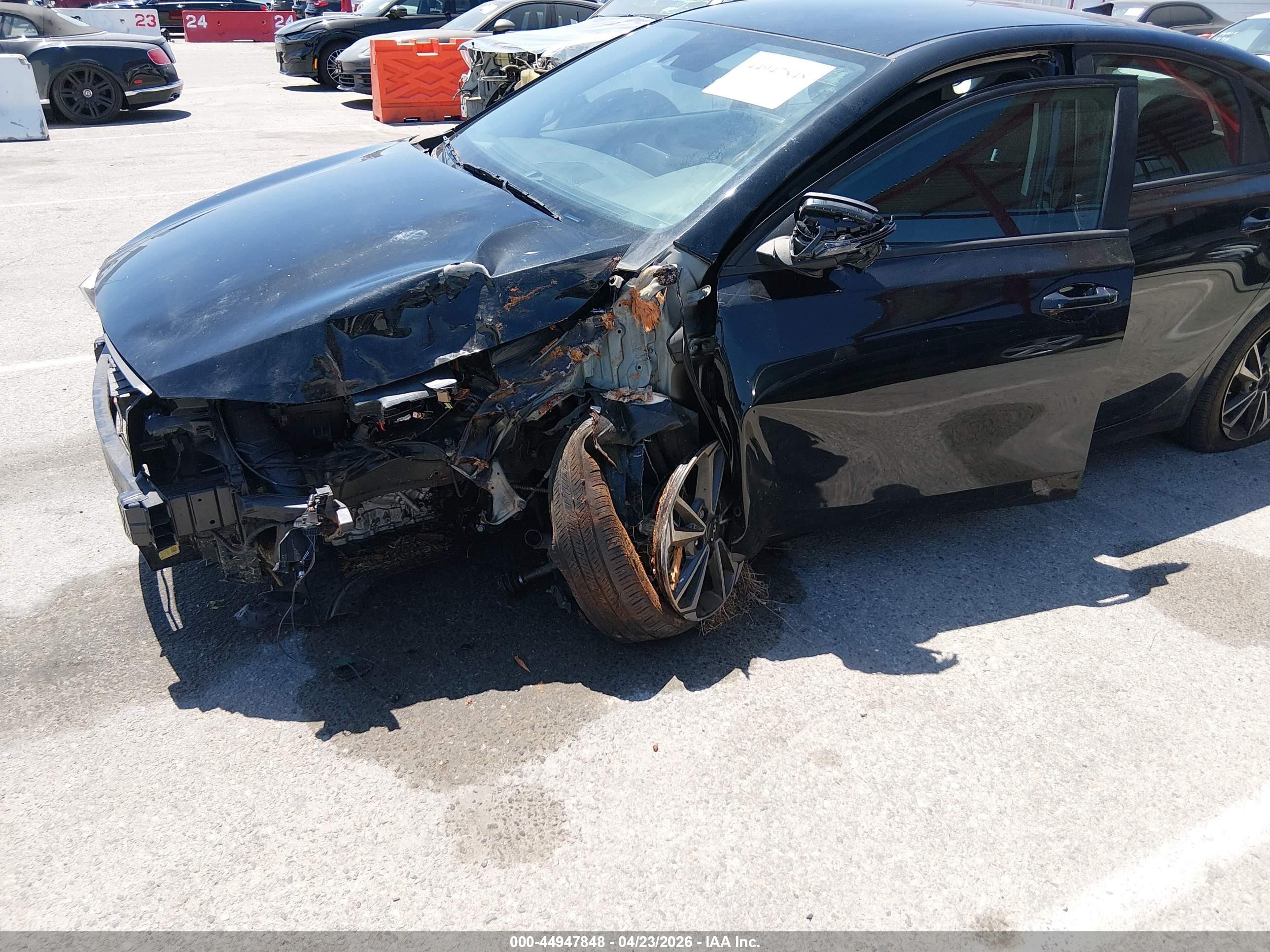 2024 Kia Forte Lxs Black vin: 3KPF24AD5RE730536