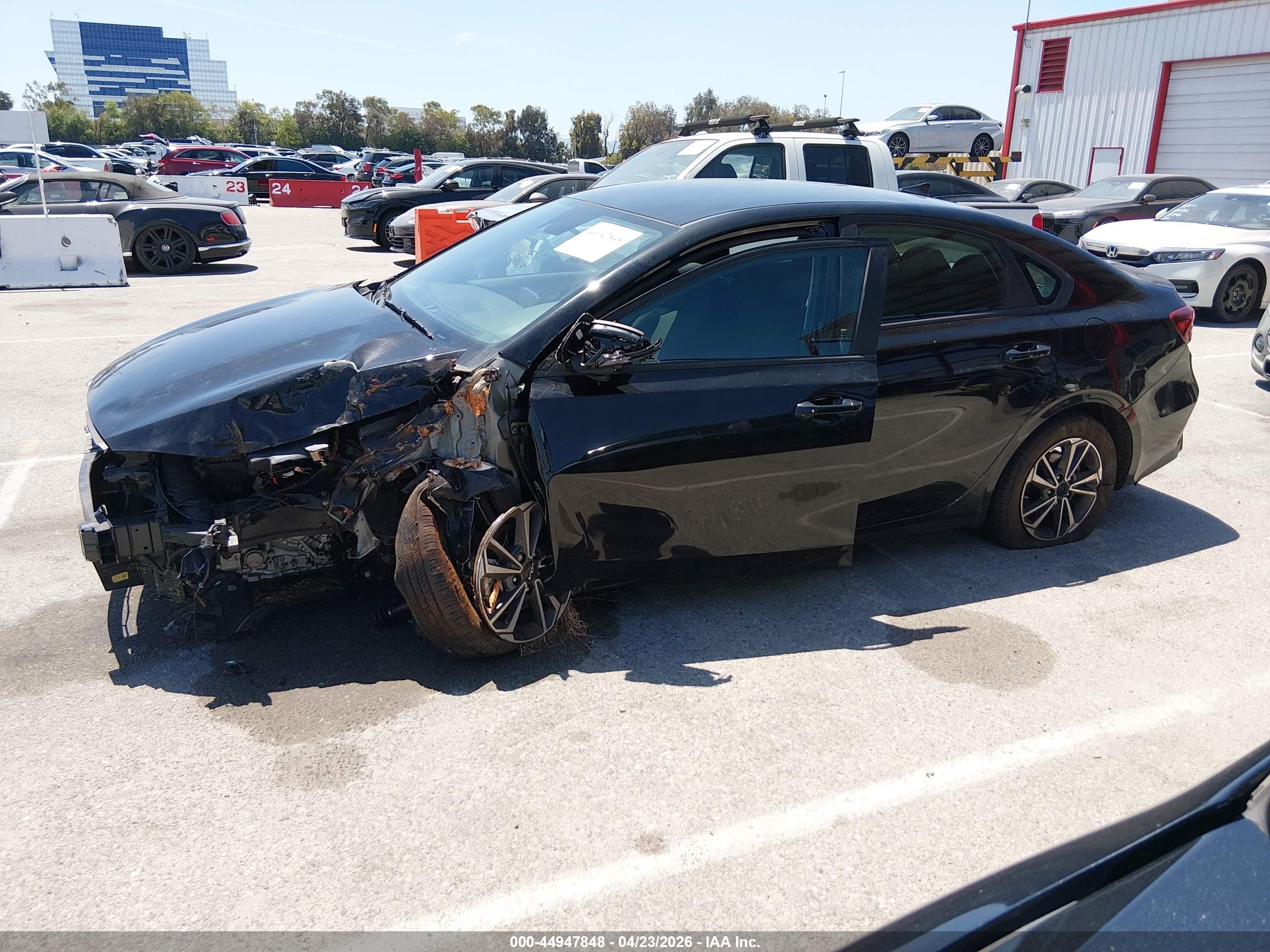2024 Kia Forte Lxs Black vin: 3KPF24AD5RE730536