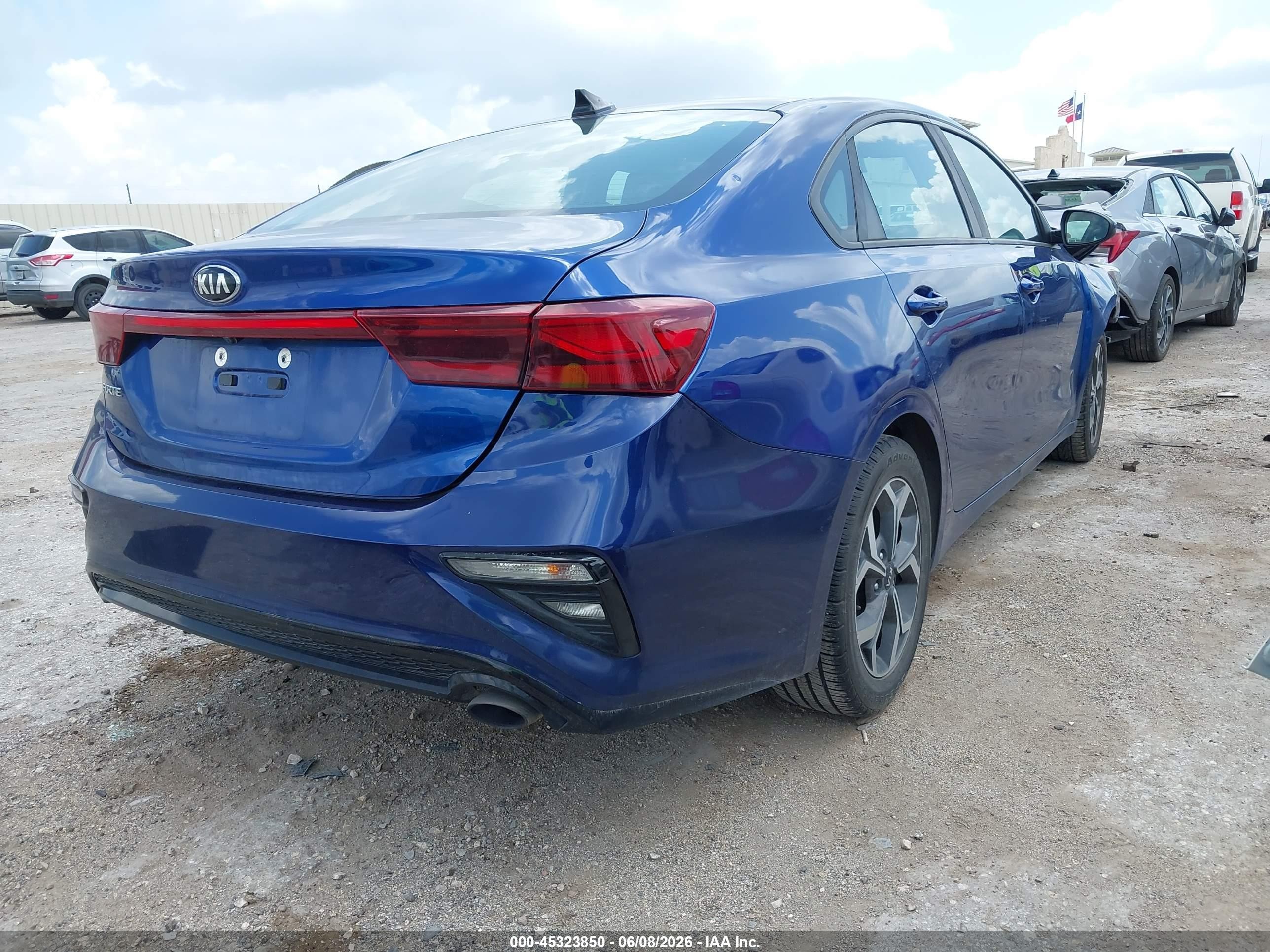 2019 Kia Forte Lxs Синий vin: 3KPF24AD6KE045886