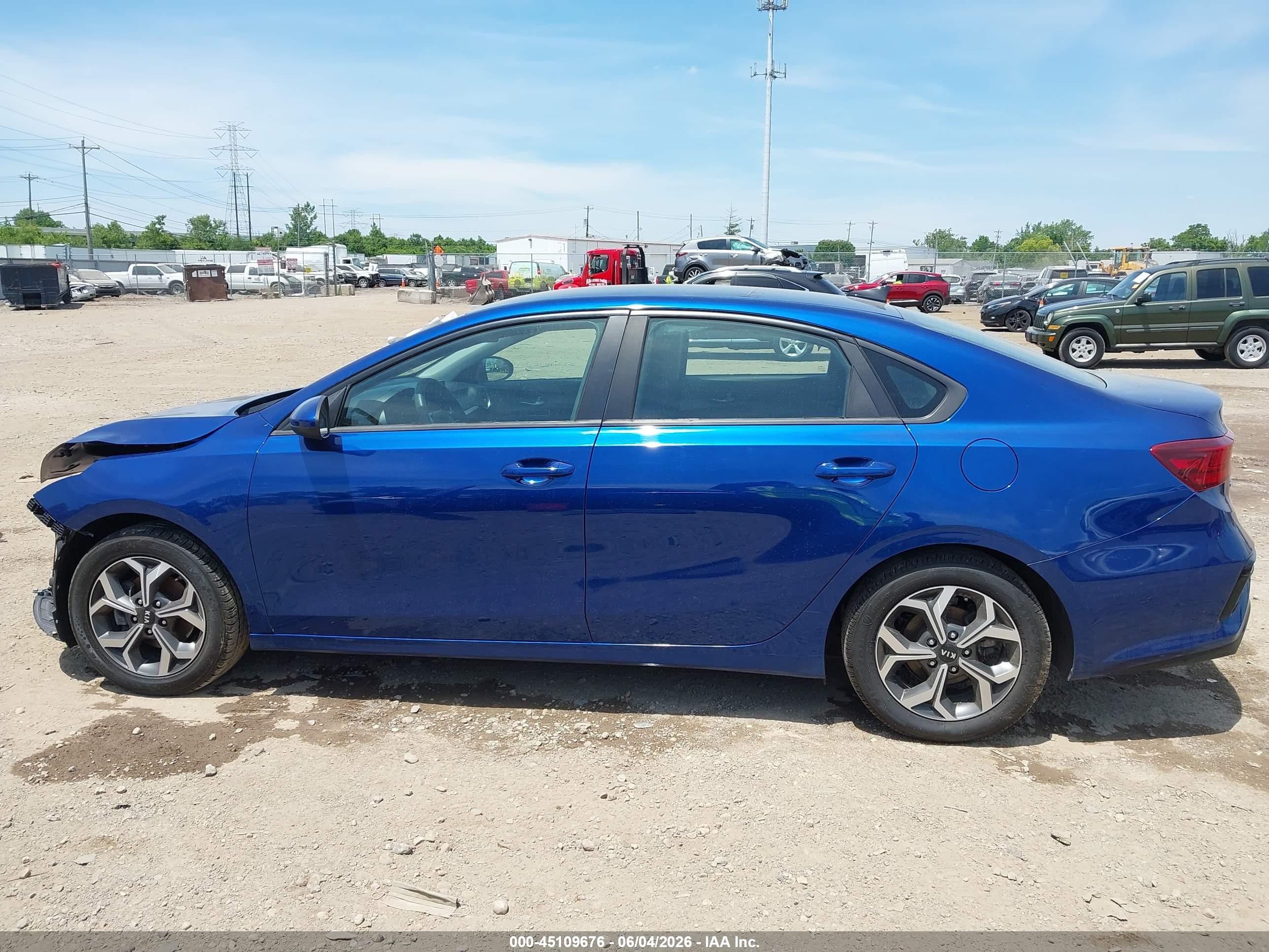 2019 Kia Forte Lxs Blue vin: 3KPF24AD6KE137497