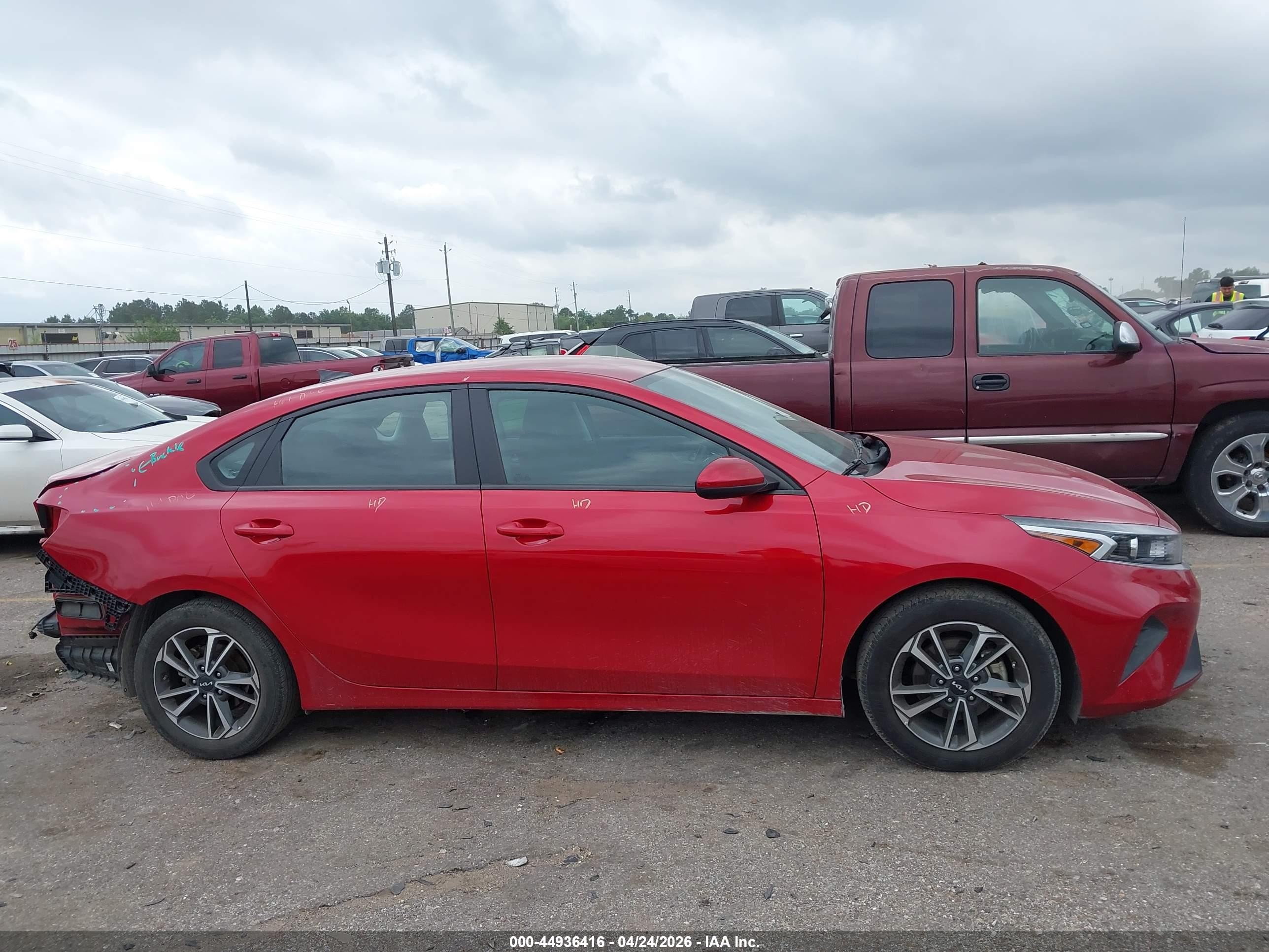 2023 Kia Forte Lxs Red vin: 3KPF24AD6PE565559