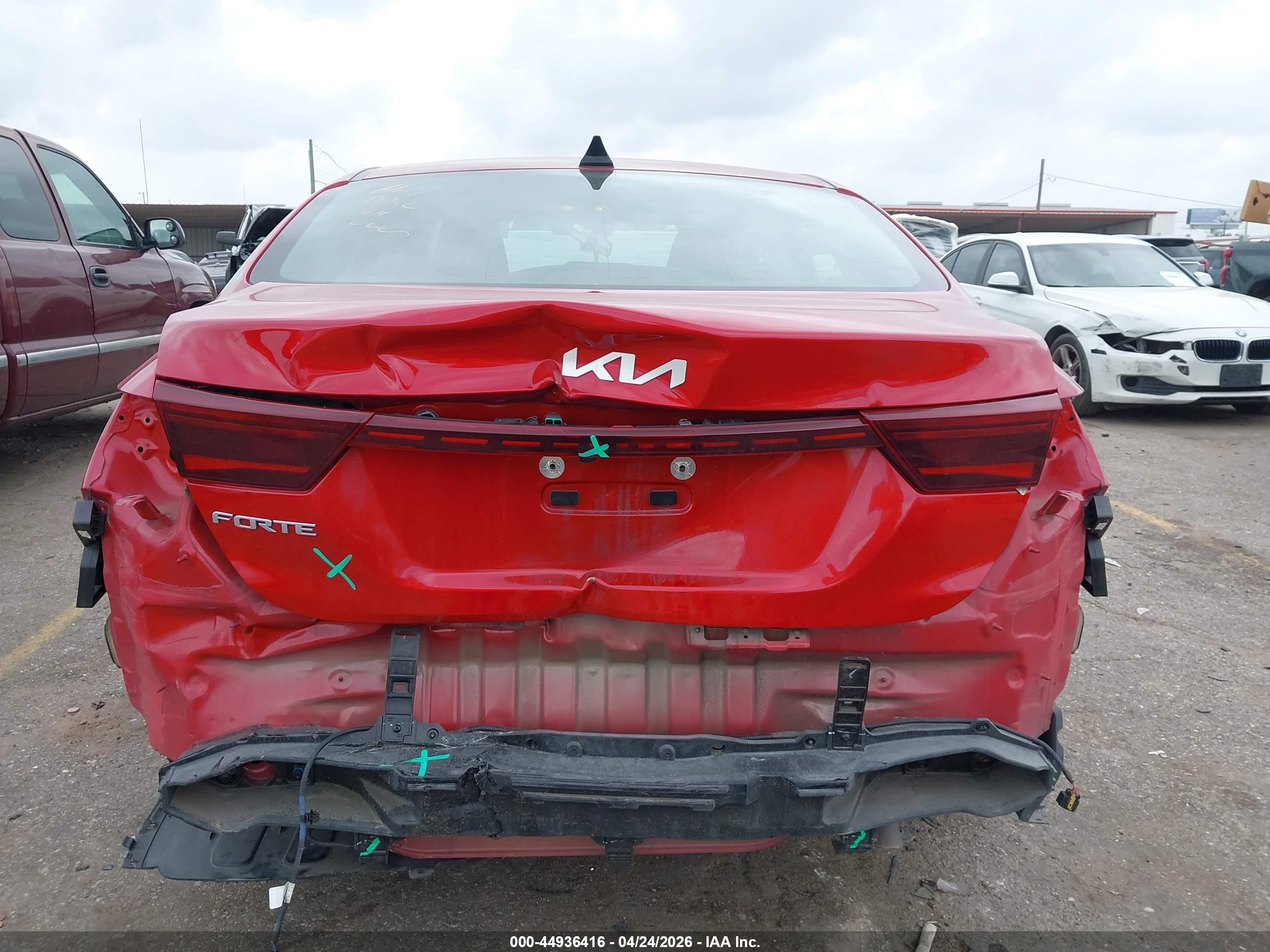 2023 Kia Forte Lxs Red vin: 3KPF24AD6PE565559