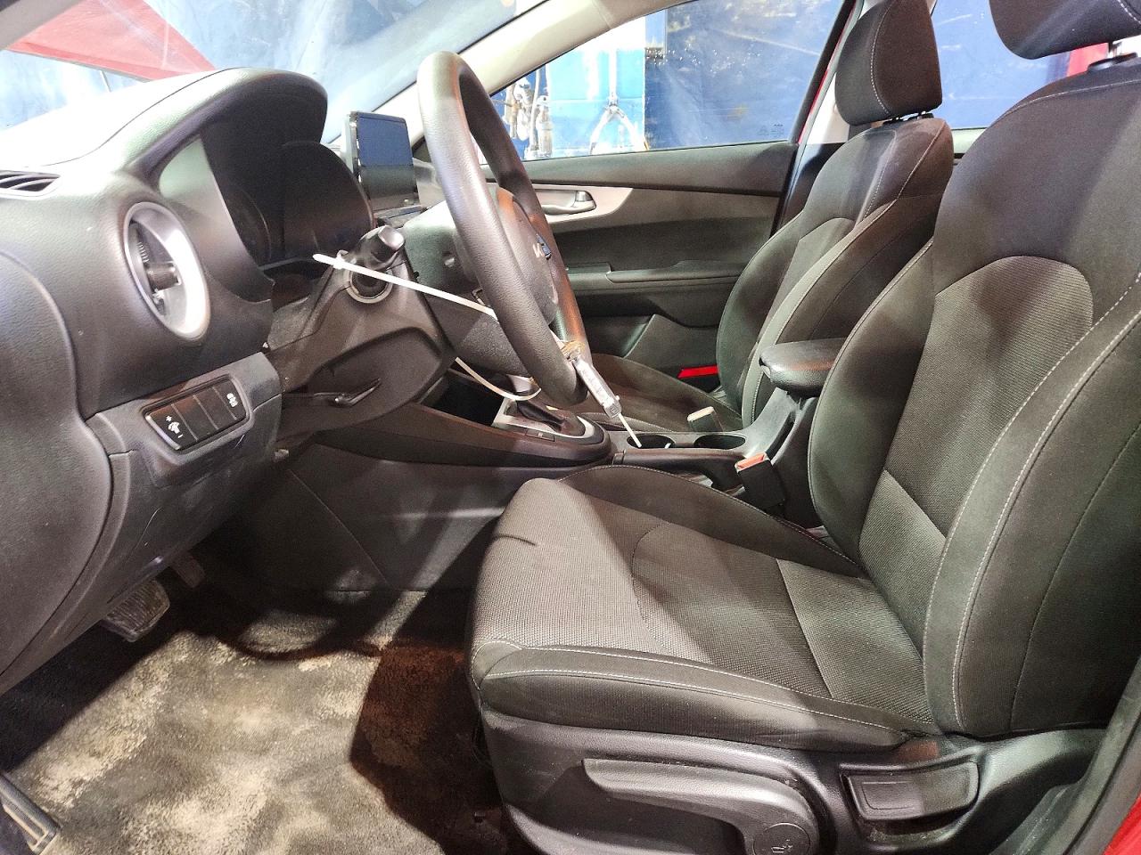 2023 Kia Forte Lxs Red vin: 3KPF24AD6PE592101