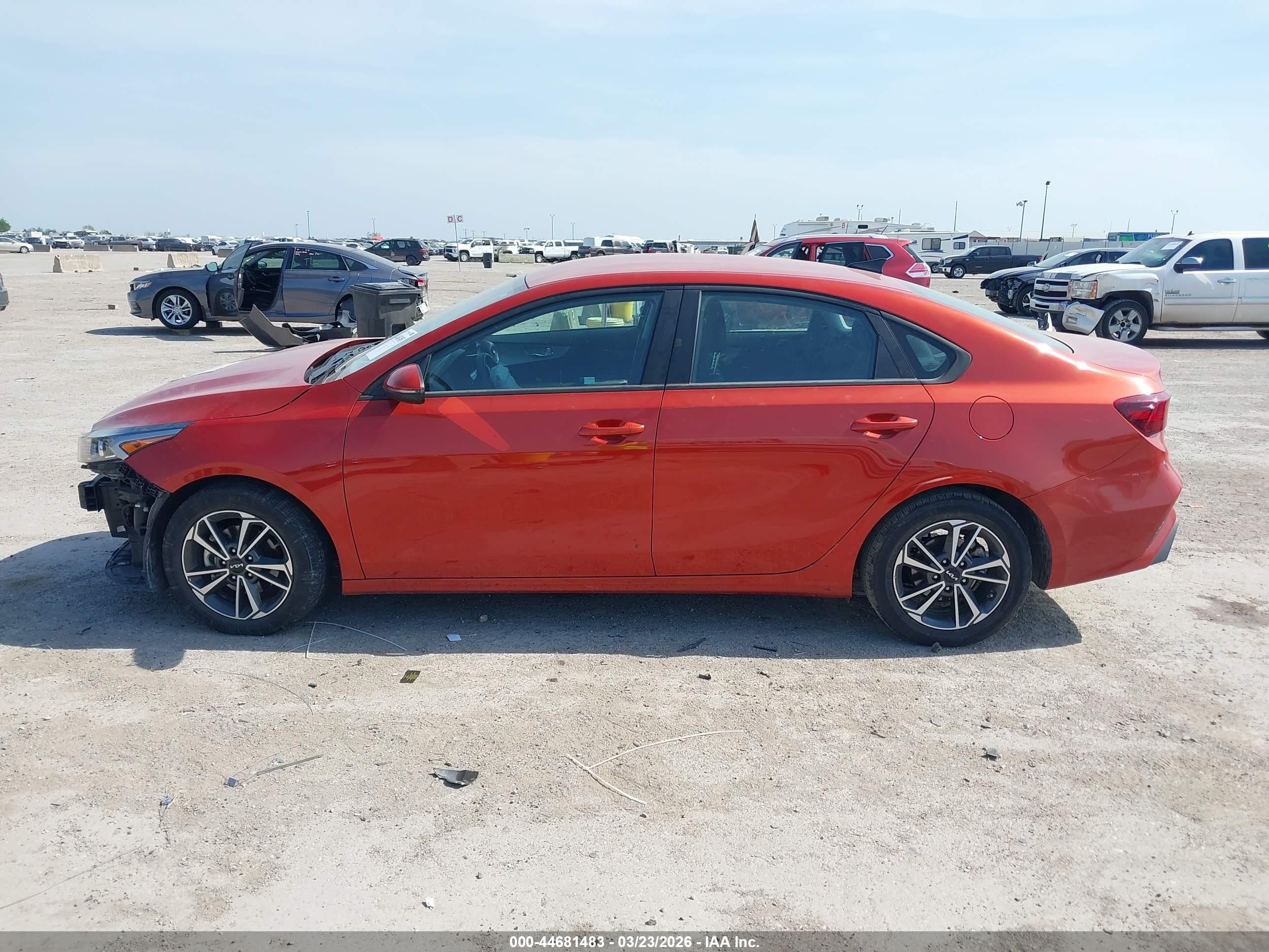 2023 Kia Forte Lxs Оранжевый vin: 3KPF24AD6PE651633