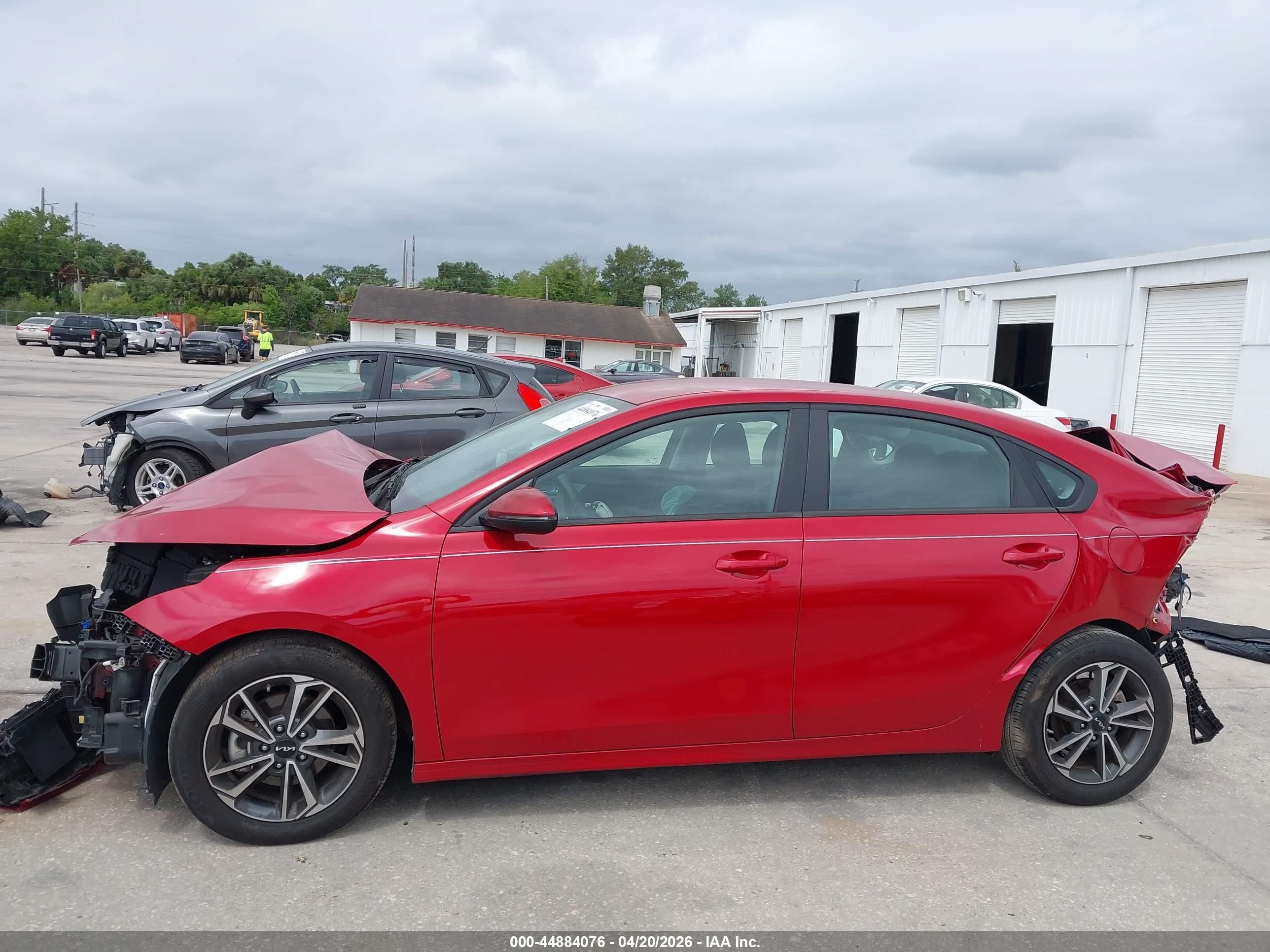 2024 Kia Forte Lx/lxs Burgundy vin: 3KPF24AD6RE775923