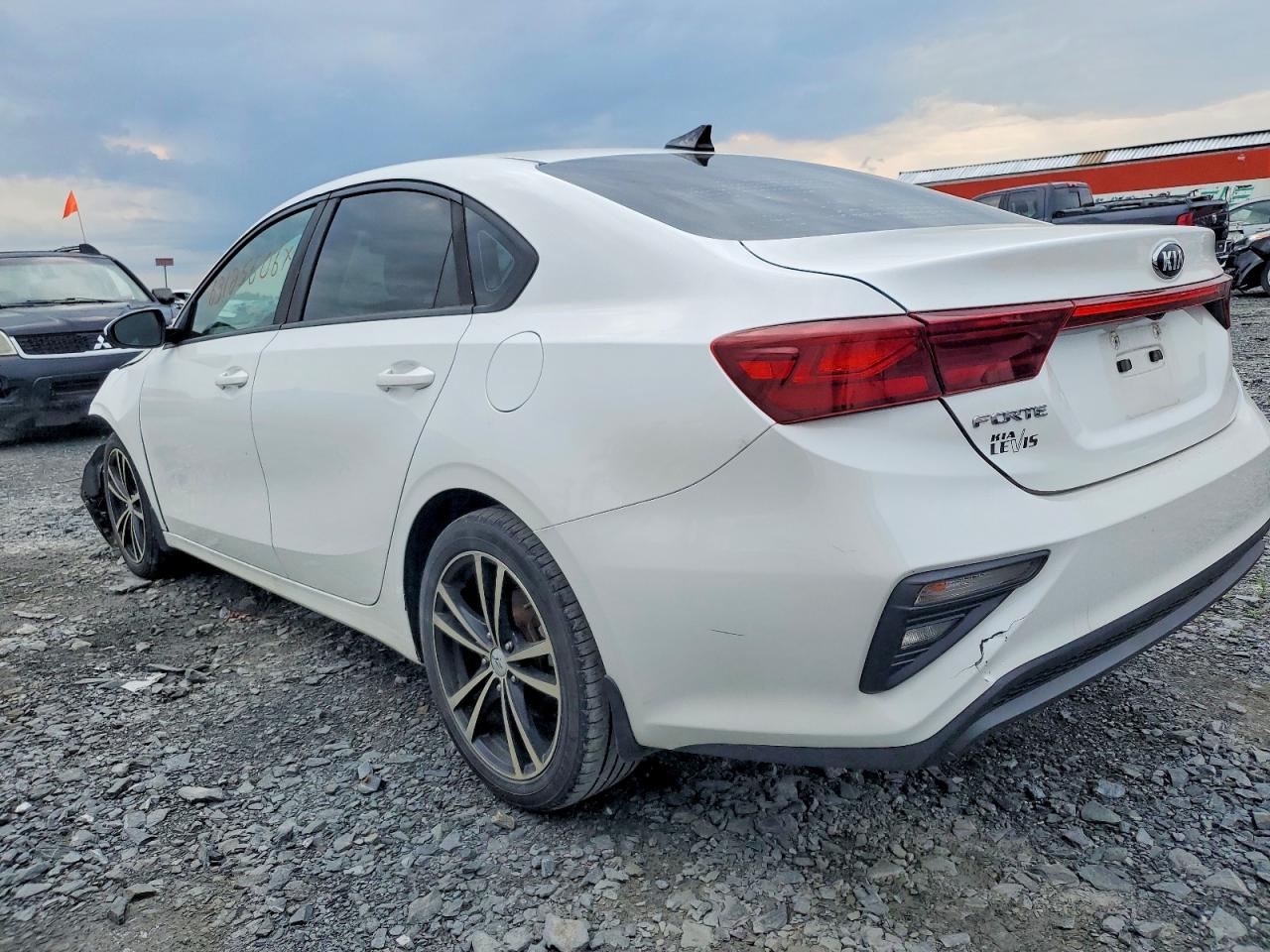 2019 Kia Forte Fe White vin: 3KPF24AD7KE077570