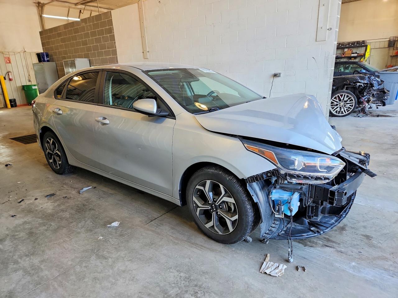 2021 Kia Forte Lxs Silver vin: 3KPF24AD7ME266822