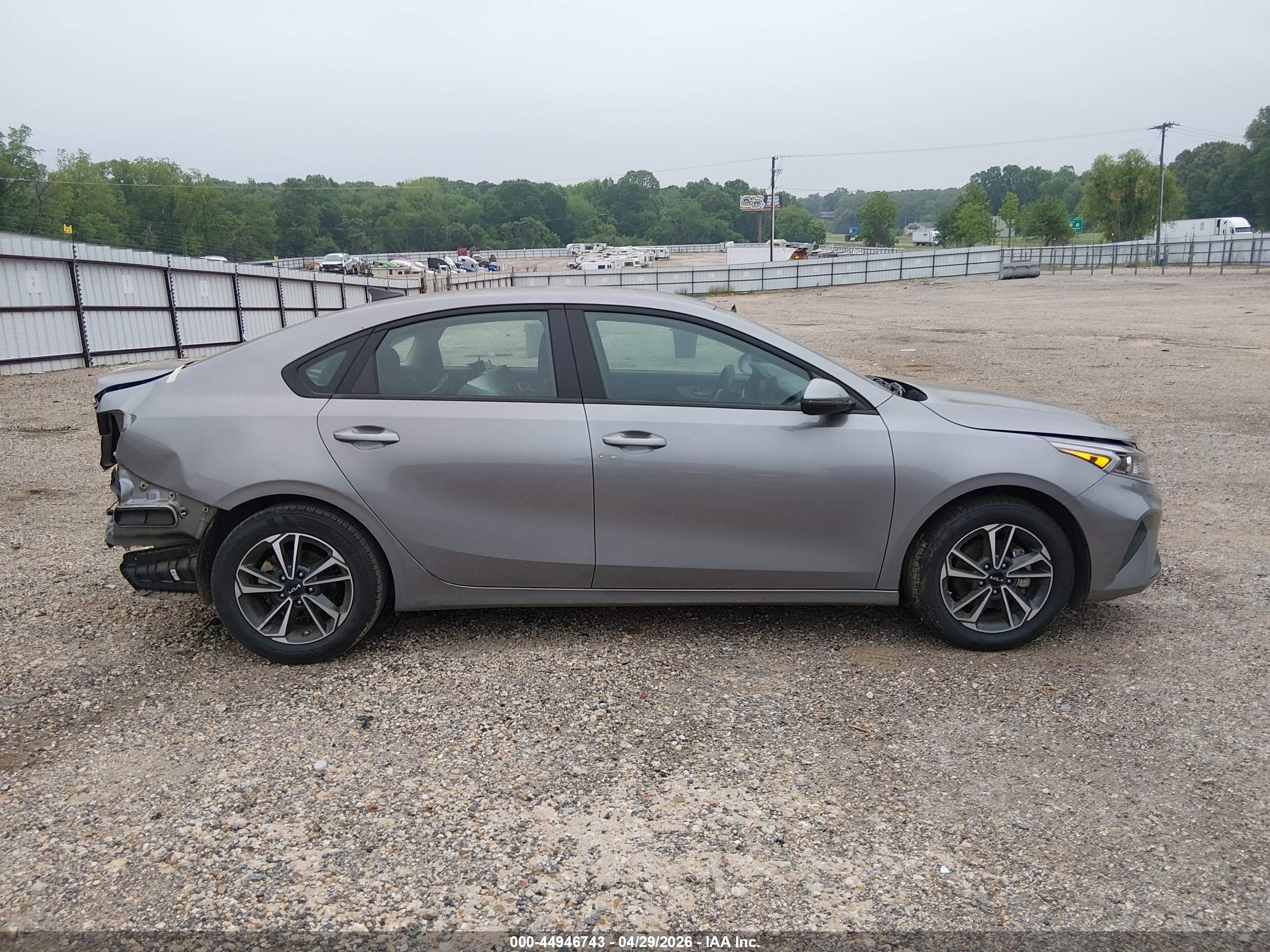 2024 Kia Forte Lxs Gray vin: 3KPF24AD7RE728688