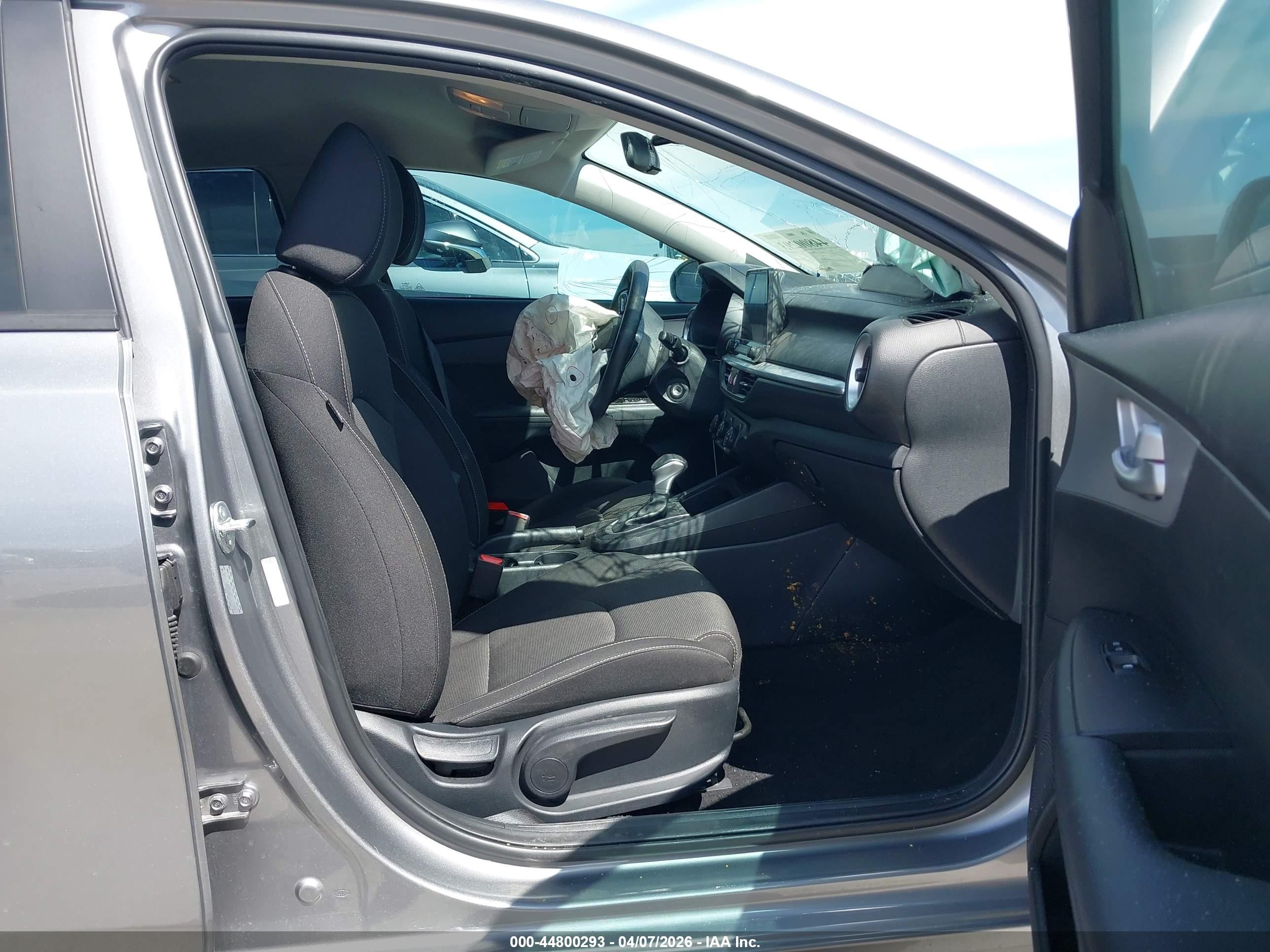 2024 Kia Forte Lxs Gray vin: 3KPF24AD7RE770049