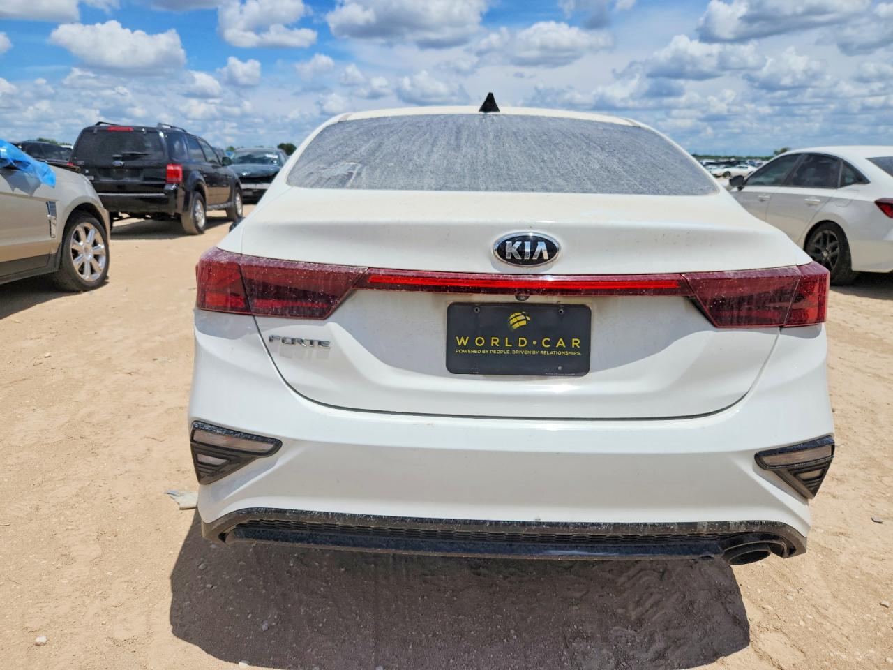 2020 Kia Forte Lxs White vin: 3KPF24AD8LE239630