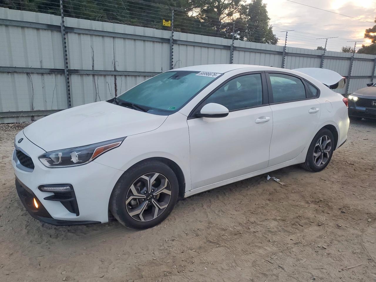 2021 Kia Forte Lxs White vin: 3KPF24AD8ME312366