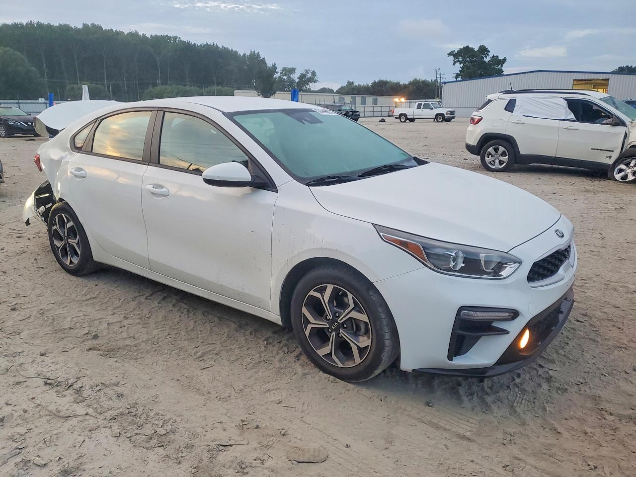 2021 Kia Forte Lxs White vin: 3KPF24AD8ME312366