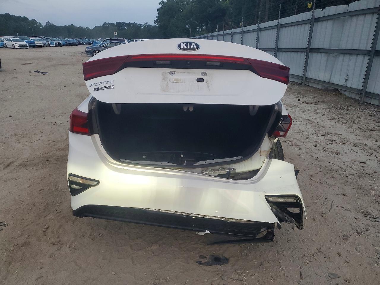 2021 Kia Forte Lxs White vin: 3KPF24AD8ME312366