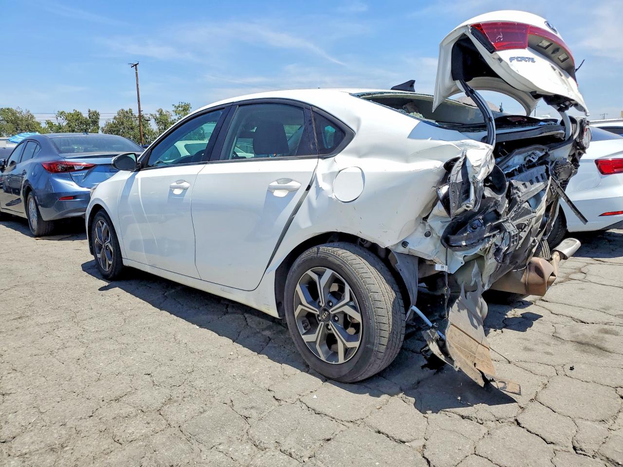 2021 Kia Forte Lxs White vin: 3KPF24AD8ME403301
