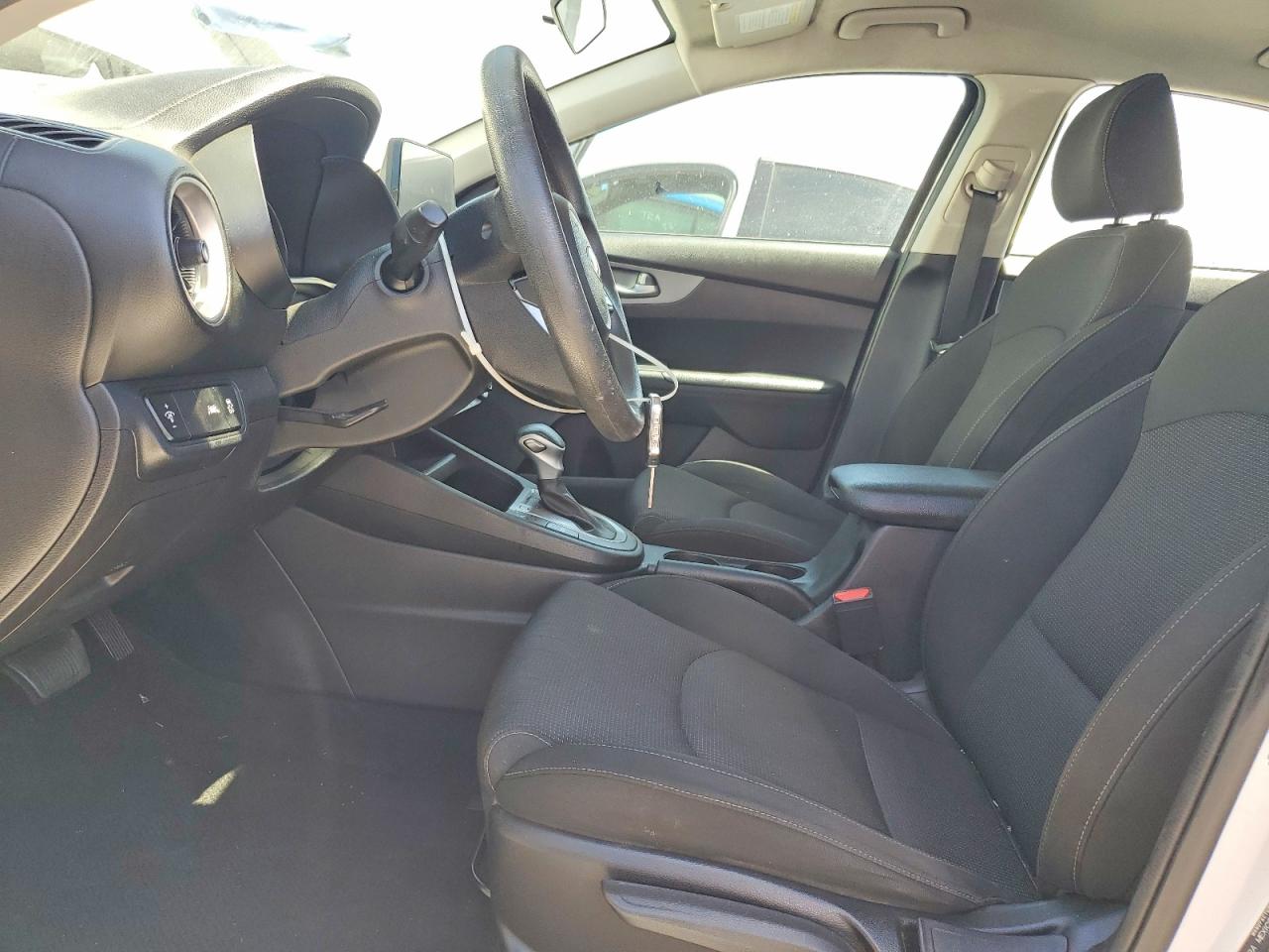 2021 Kia Forte Lxs White vin: 3KPF24AD8ME403301