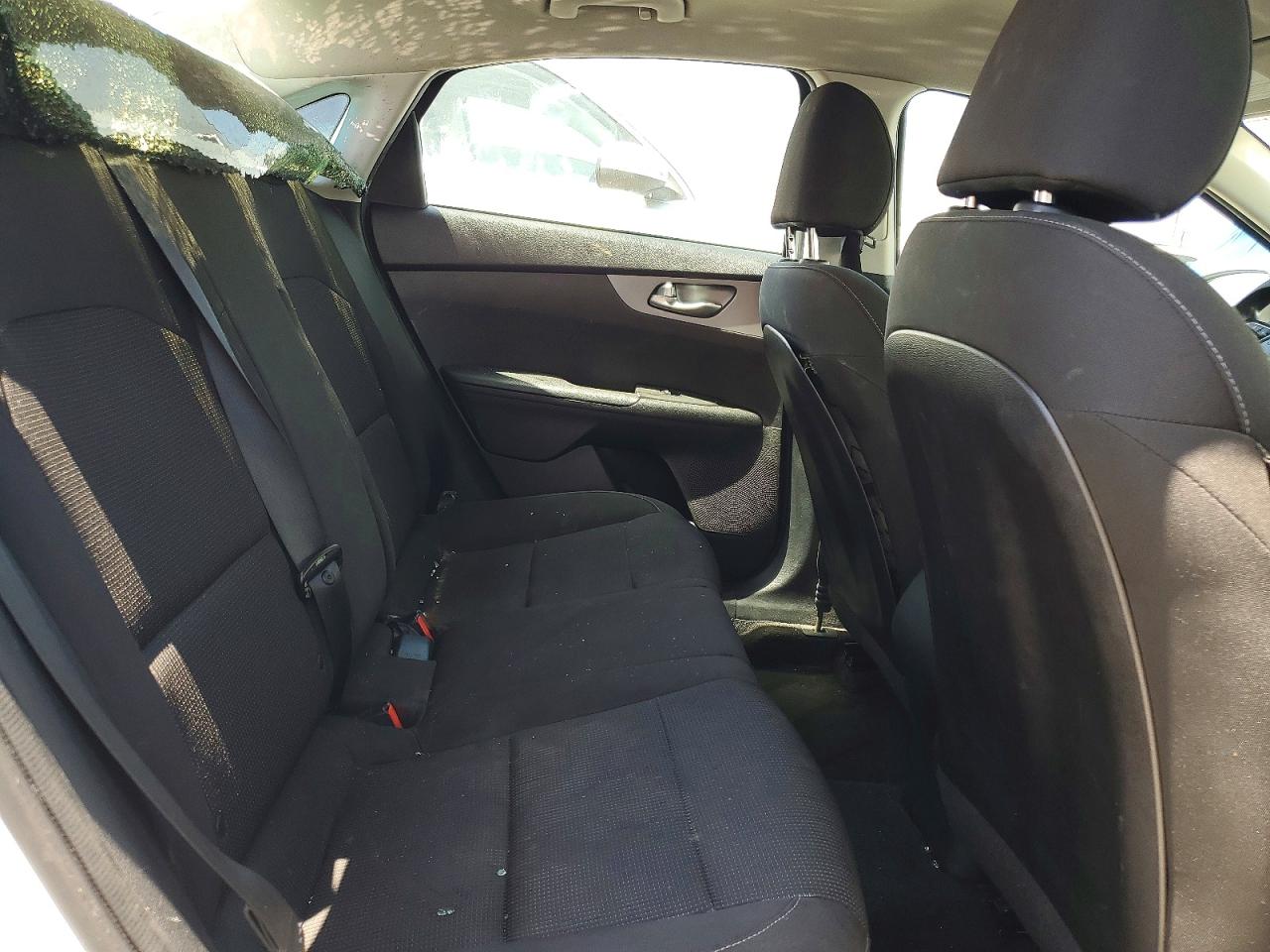 2021 Kia Forte Lxs White vin: 3KPF24AD8ME403301