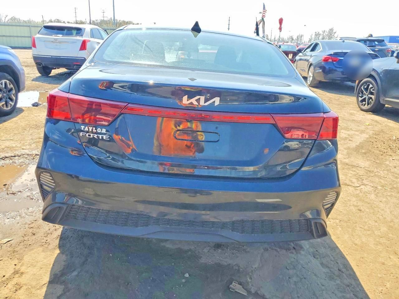 2024 Kia Forte Lxs Black vin: 3KPF24AD8RE789404