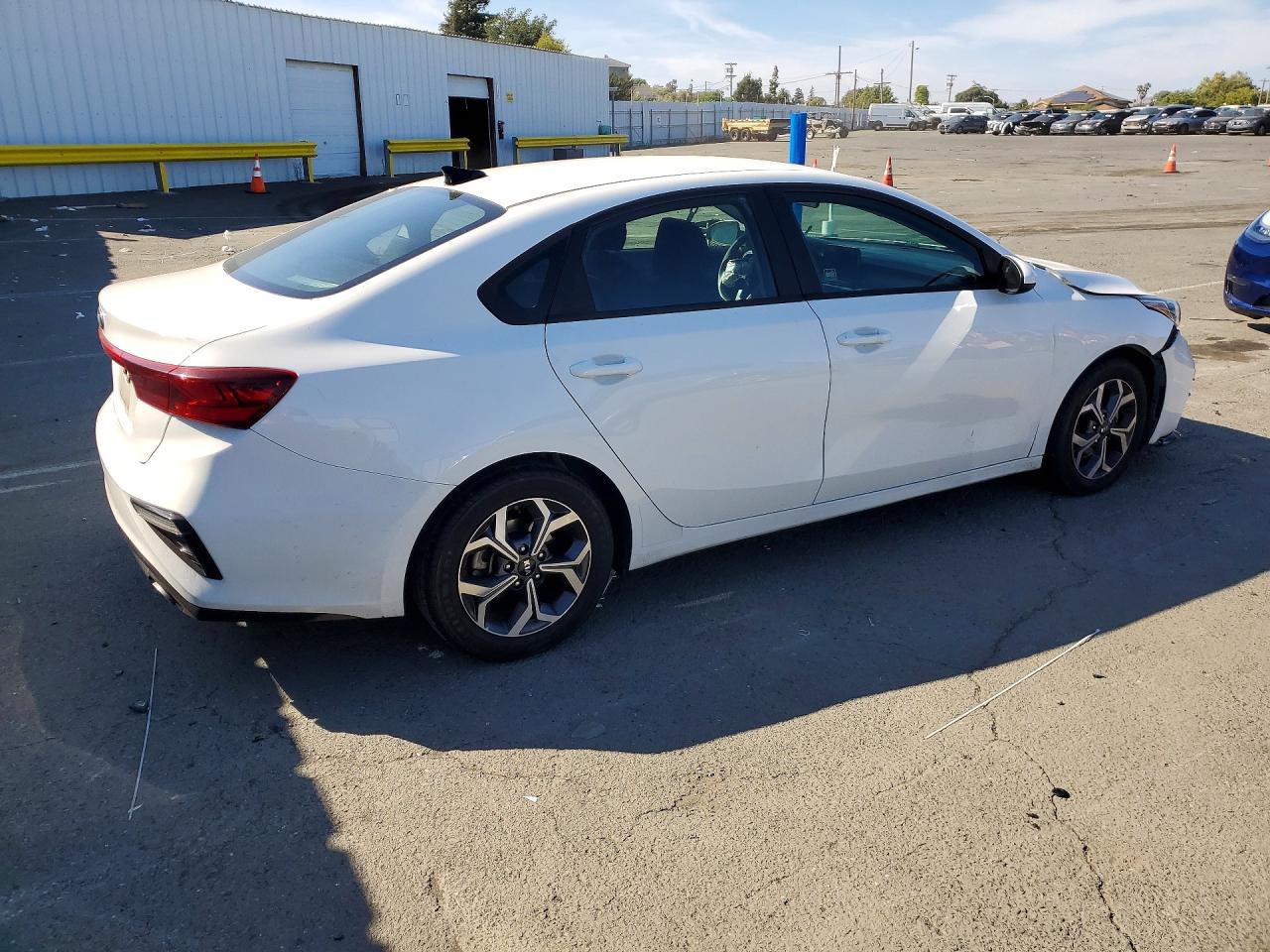 2021 Kia Forte Lxs White vin: 3KPF24AD9ME302414