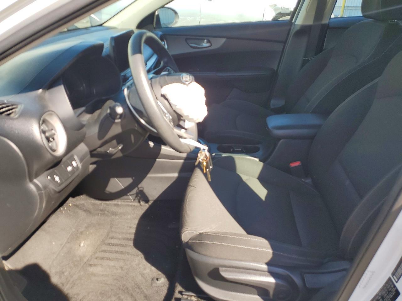 2021 Kia Forte Lxs White vin: 3KPF24AD9ME302414