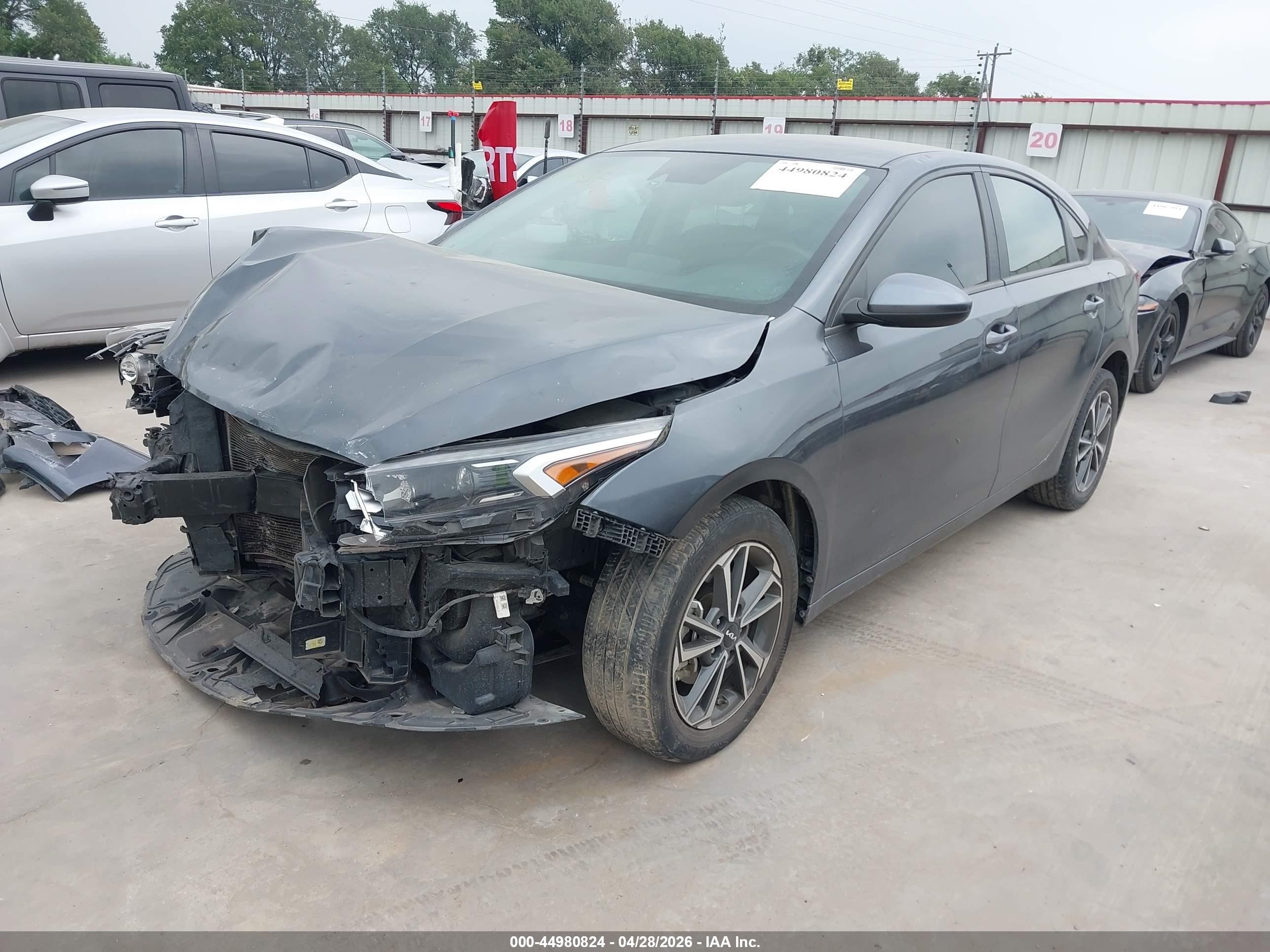 2022 Kia Forte Lxs Gray vin: 3KPF24AD9NE448538