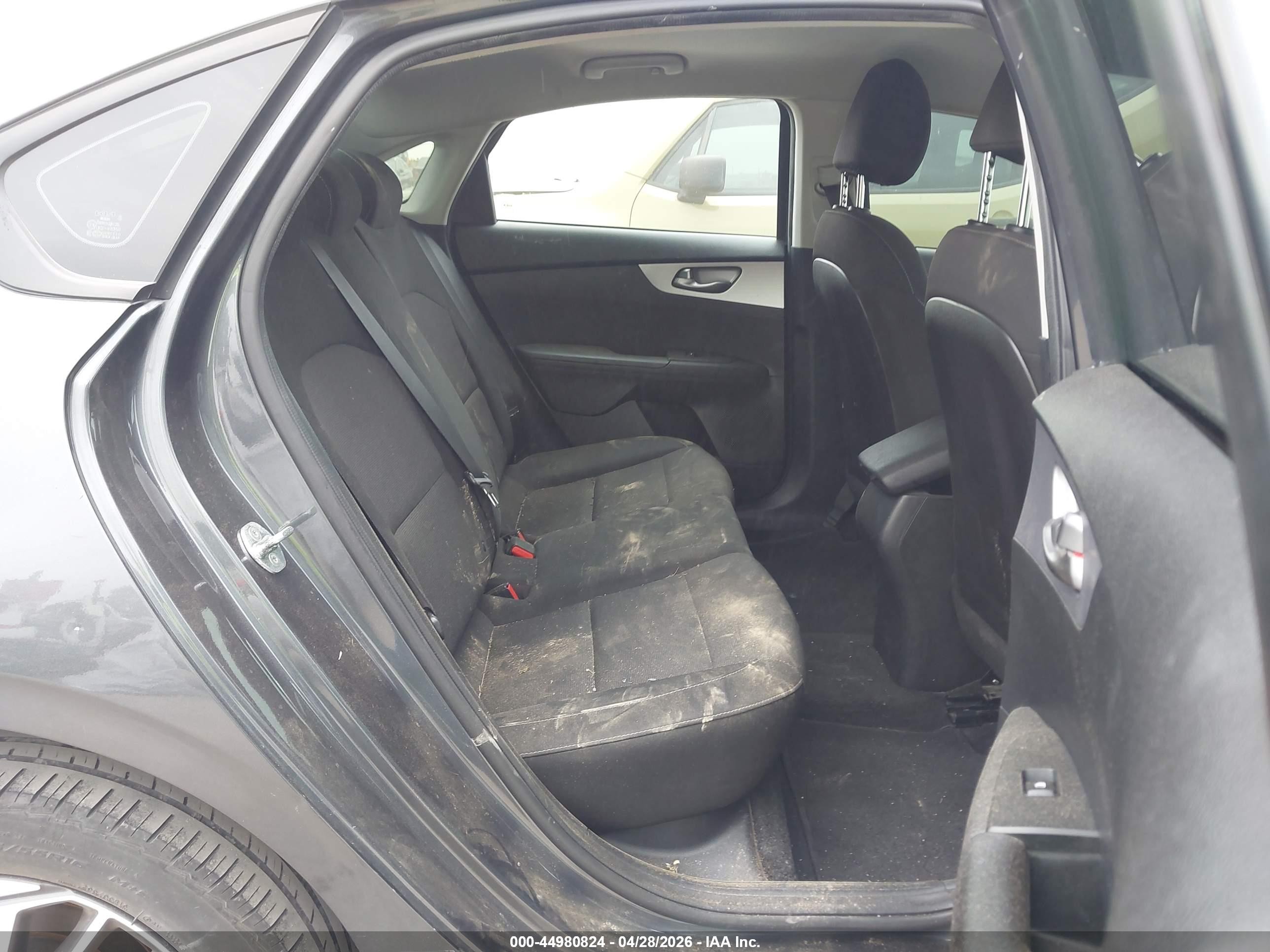 2022 Kia Forte Lxs Gray vin: 3KPF24AD9NE448538