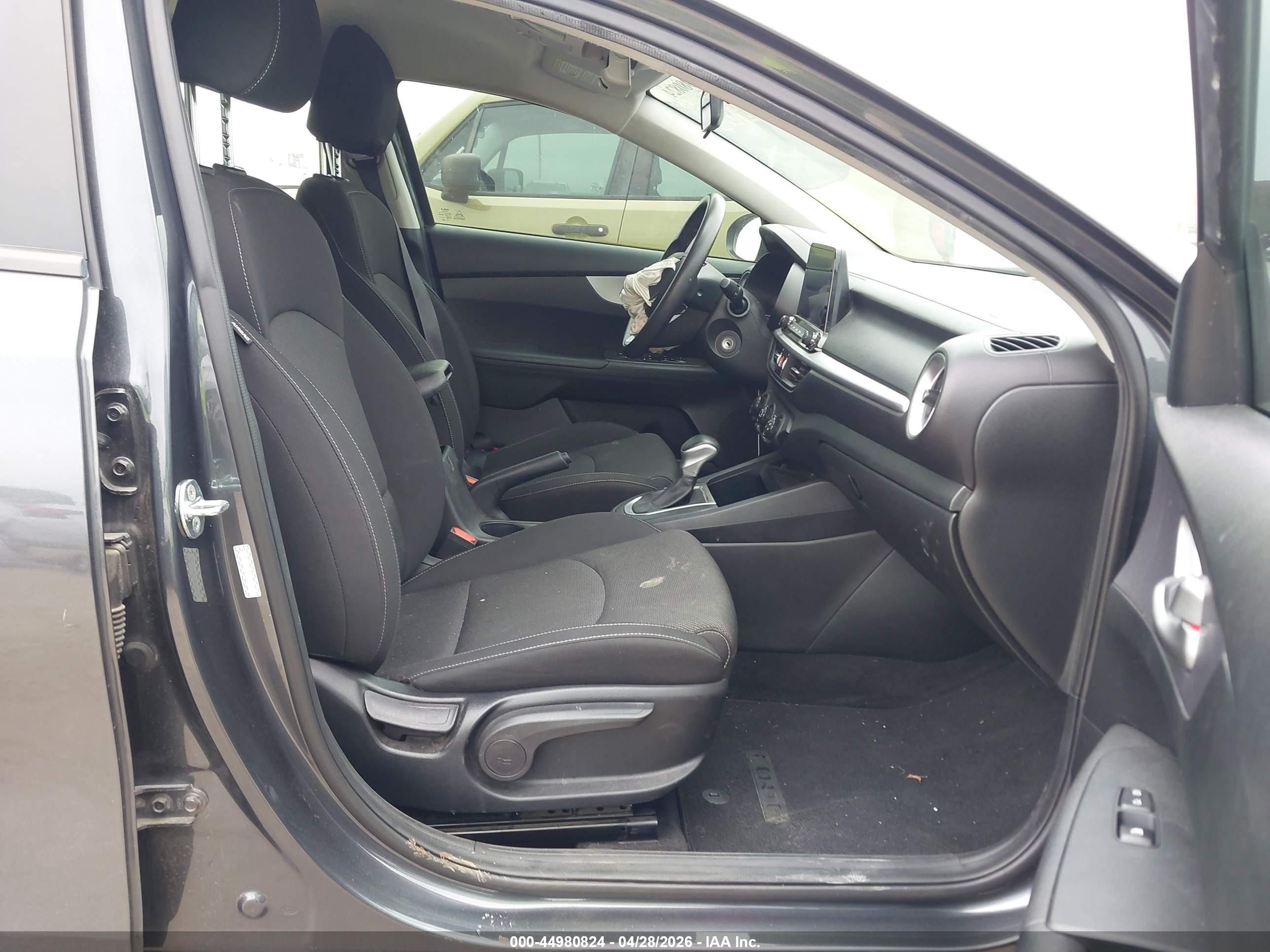 2022 Kia Forte Lxs Gray vin: 3KPF24AD9NE448538