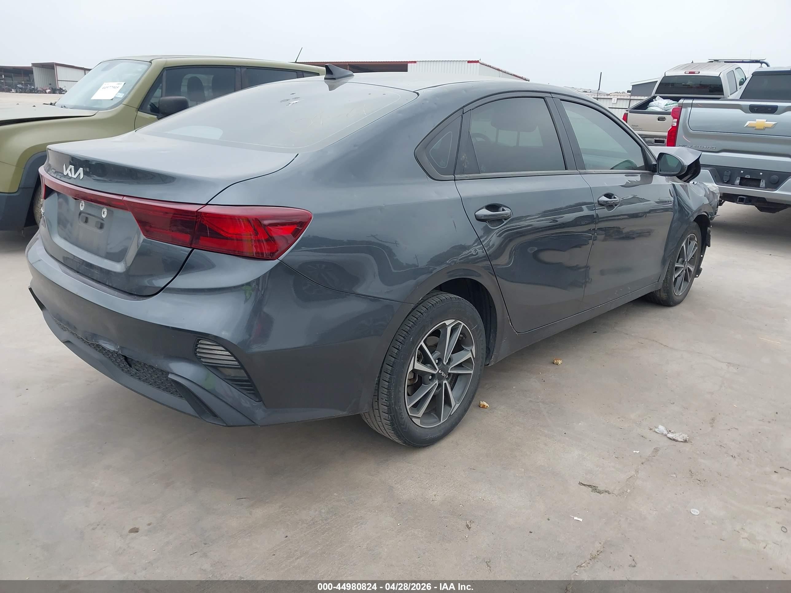 2022 Kia Forte Lxs Gray vin: 3KPF24AD9NE448538