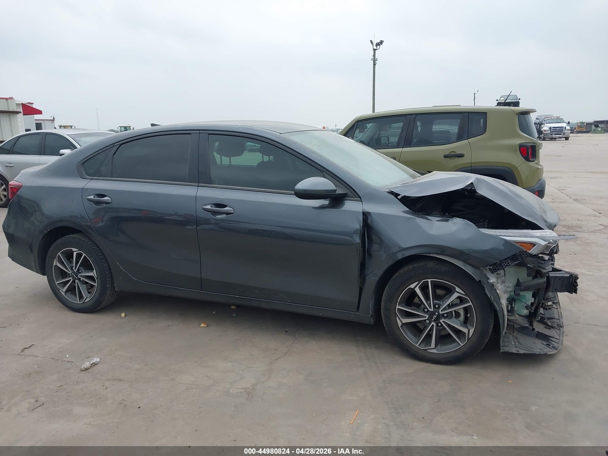 2022 Kia Forte Lxs Gray vin: 3KPF24AD9NE448538