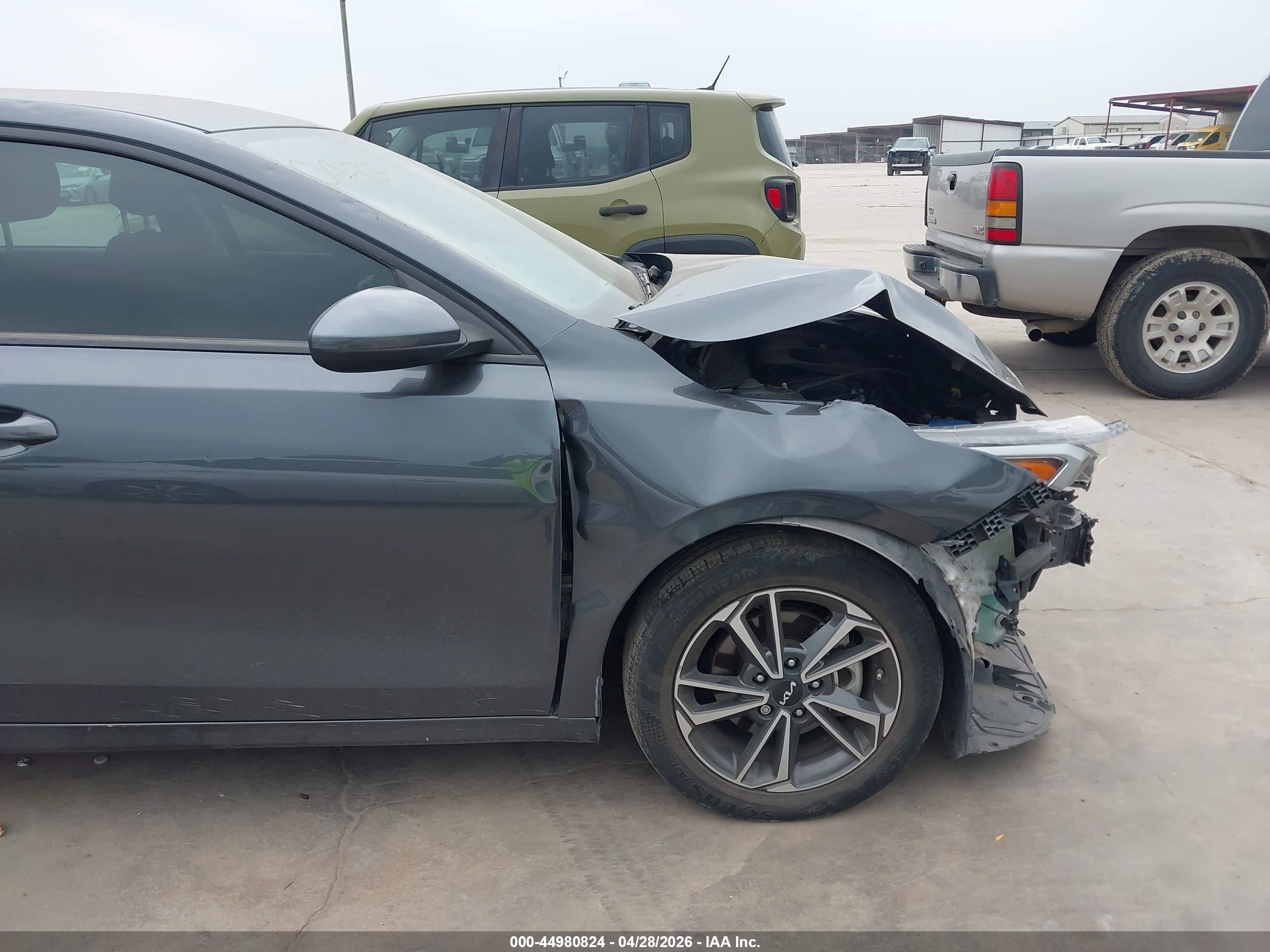 2022 Kia Forte Lxs Gray vin: 3KPF24AD9NE448538
