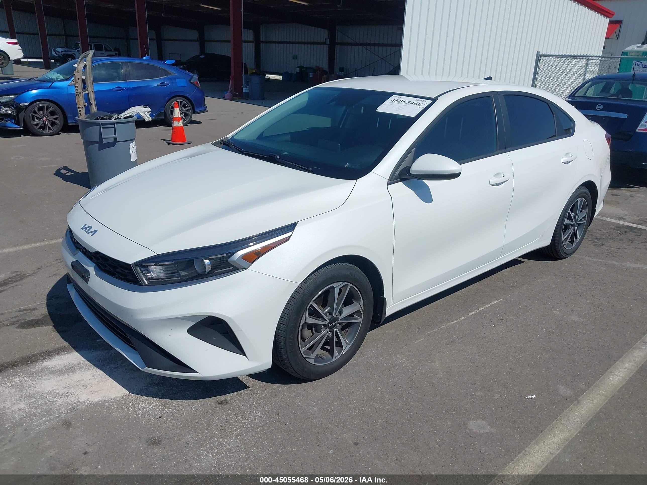 2023 Kia Forte Lxs Белый vin: 3KPF24AD9PE674131