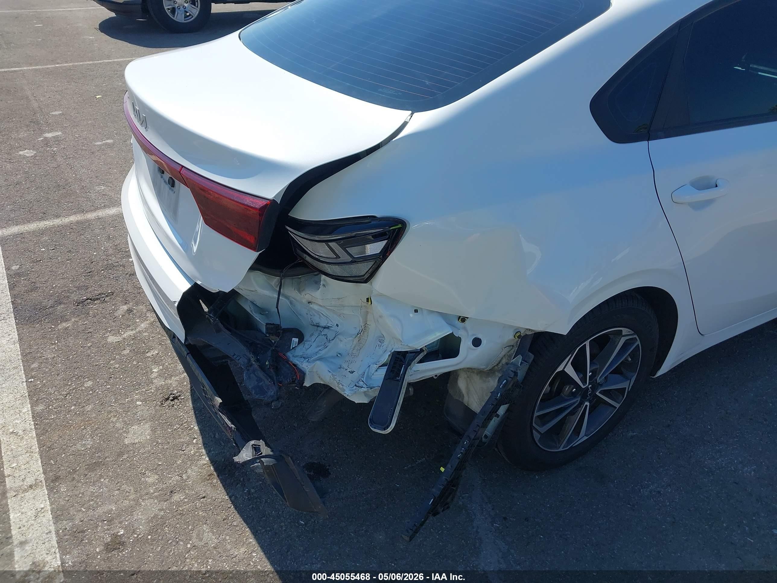 2023 Kia Forte Lxs Белый vin: 3KPF24AD9PE674131