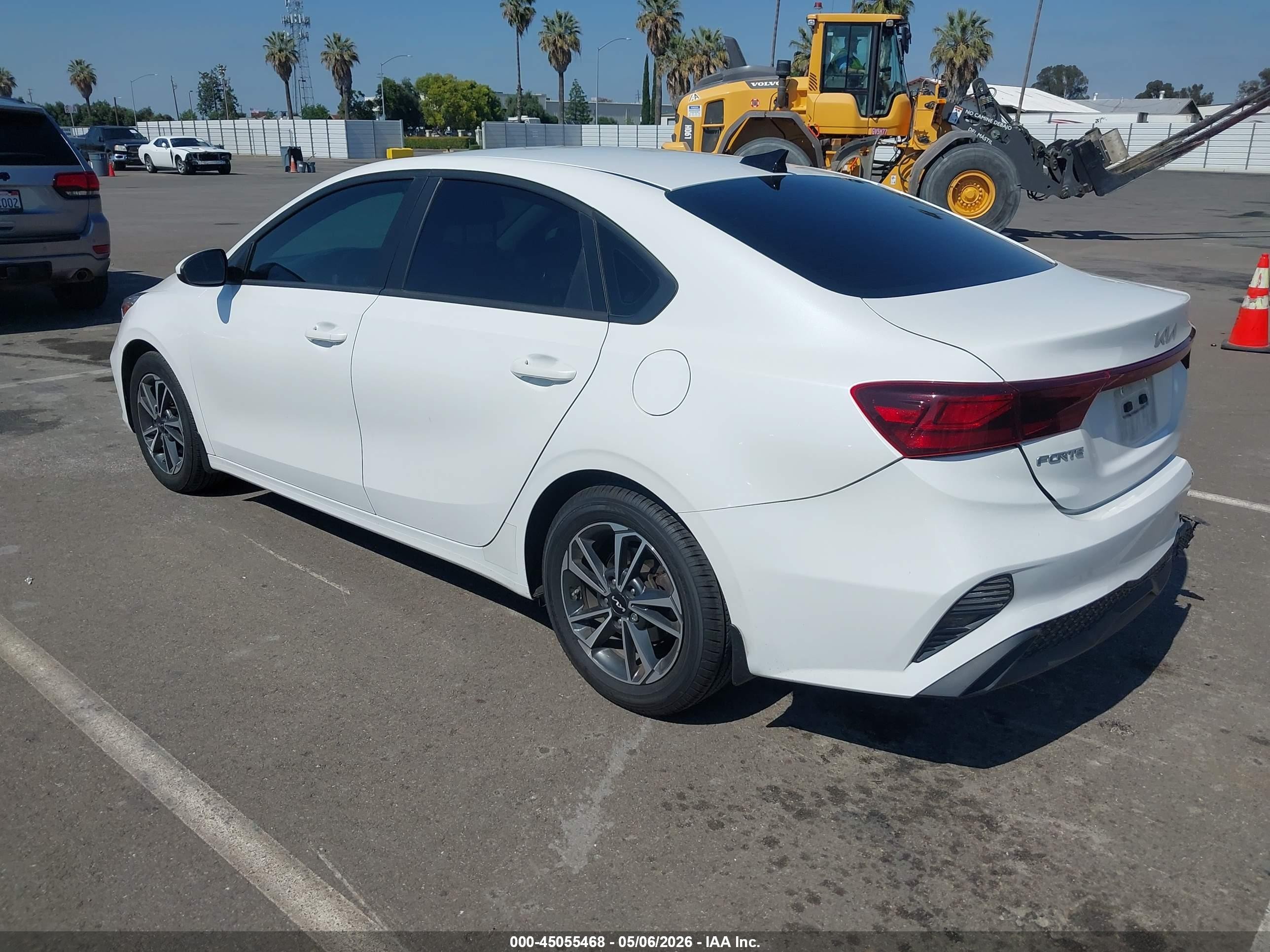 2023 Kia Forte Lxs Белый vin: 3KPF24AD9PE674131