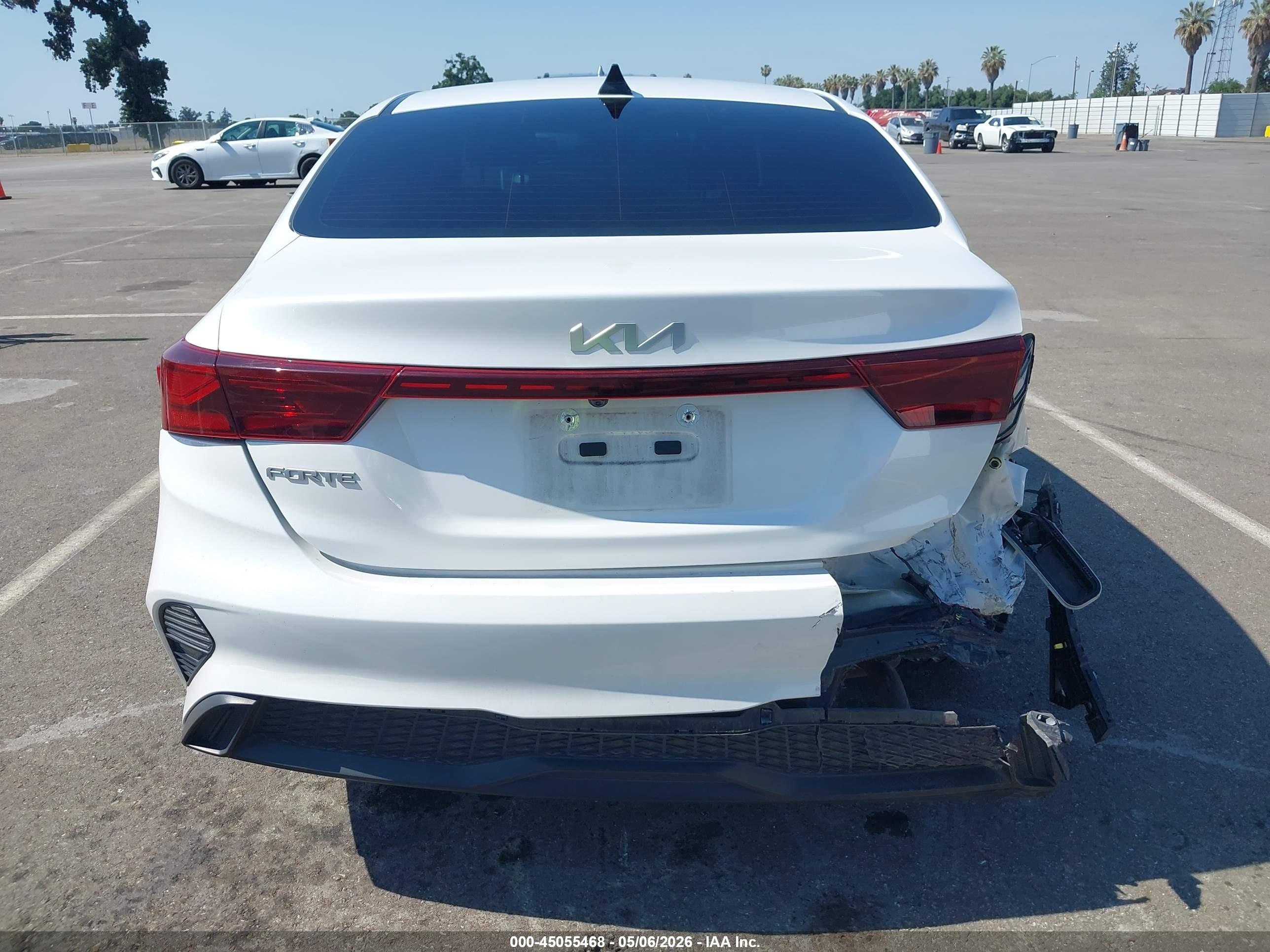 2023 Kia Forte Lxs Белый vin: 3KPF24AD9PE674131