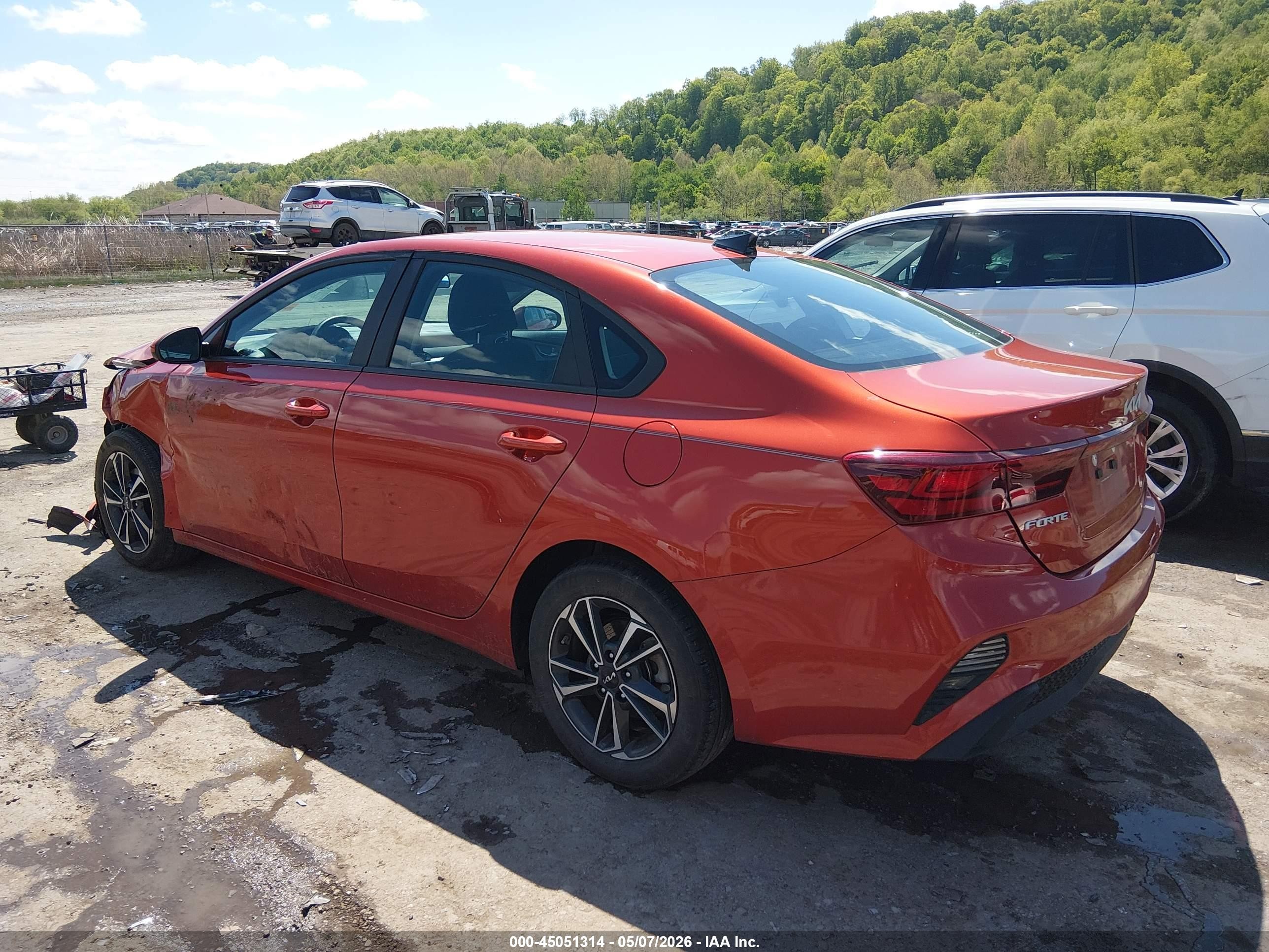 2024 Kia Forte Lxs Orange vin: 3KPF24AD9RE697377