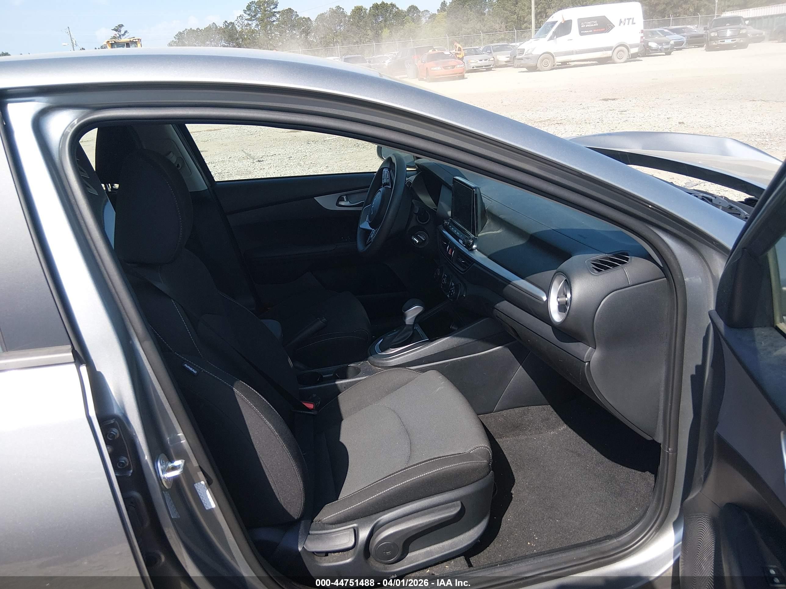 2024 Kia Forte Lxs Gray vin: 3KPF24AD9RE721709