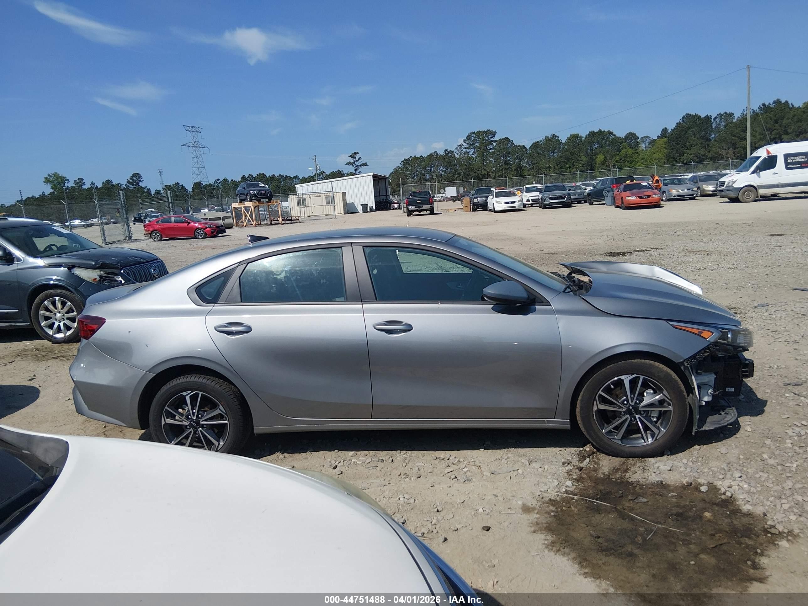 2024 Kia Forte Lxs Gray vin: 3KPF24AD9RE721709