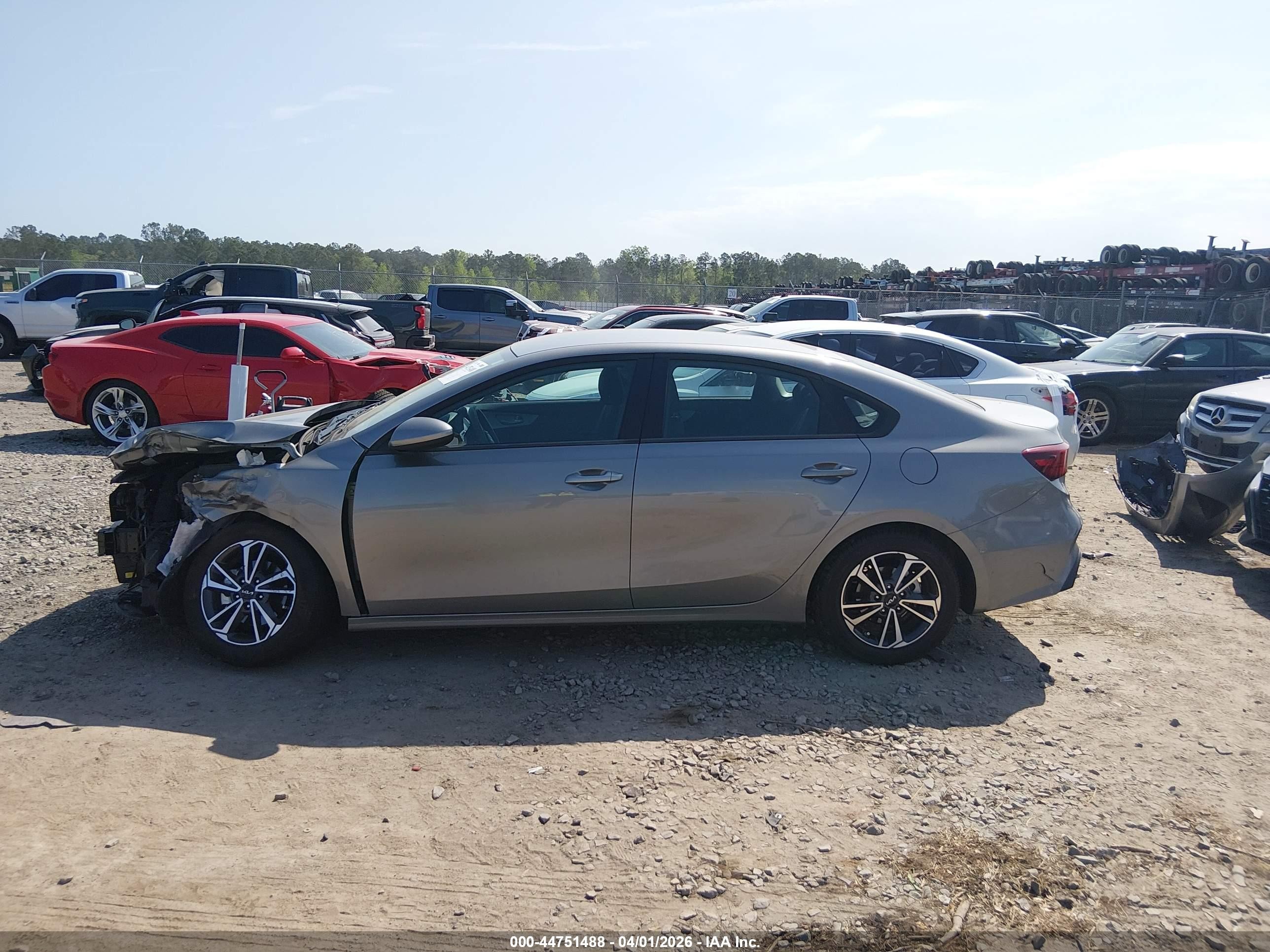 2024 Kia Forte Lxs Gray vin: 3KPF24AD9RE721709