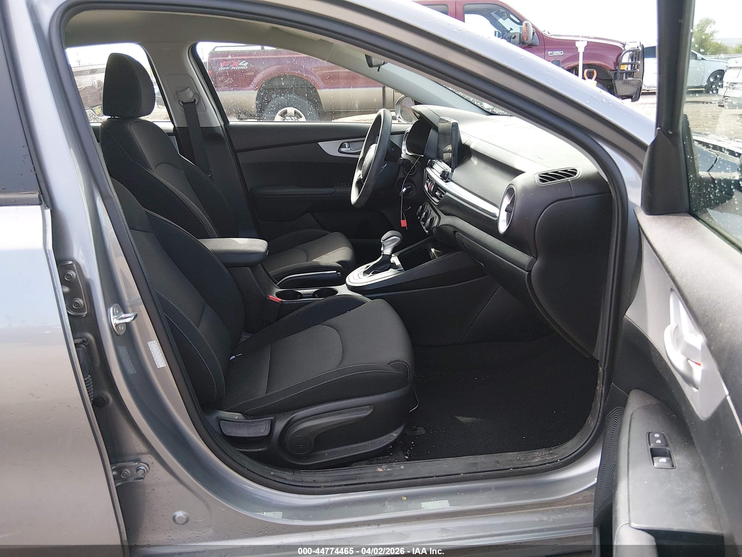 2024 Kia Forte Lxs Gray vin: 3KPF24AD9RE736291