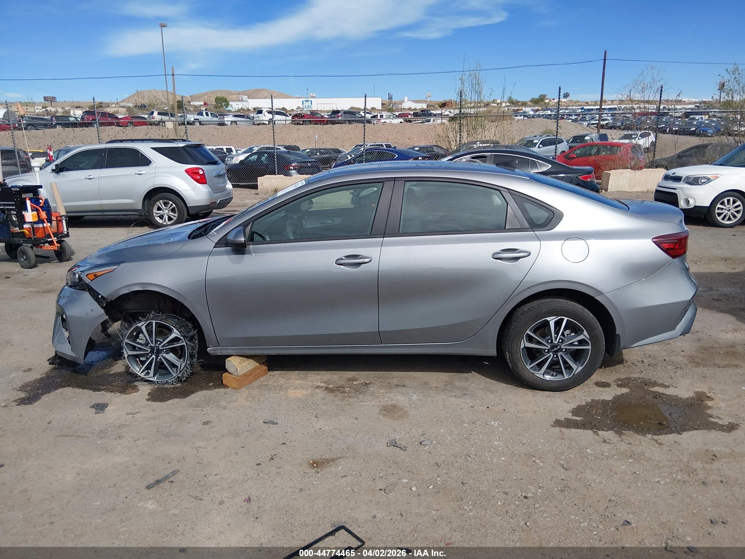 2024 Kia Forte Lxs Gray vin: 3KPF24AD9RE736291
