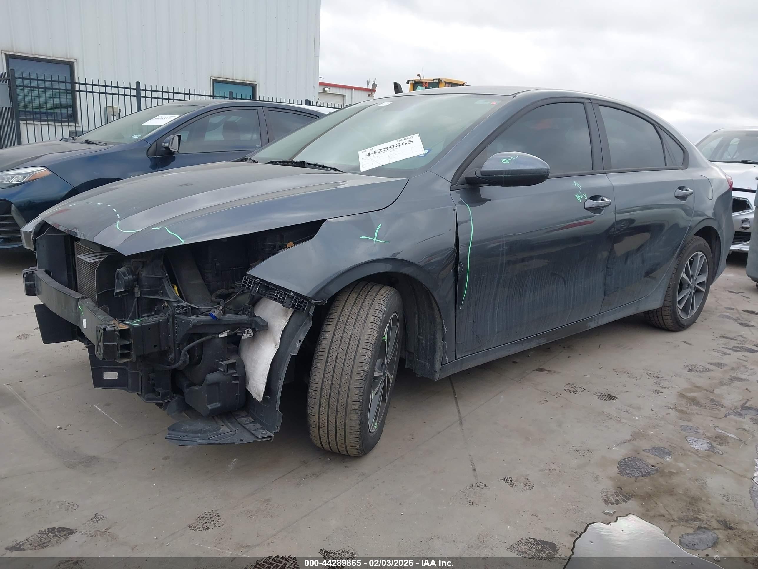 2024 Kia Forte Lxs Gray vin: 3KPF24AD9RE748005