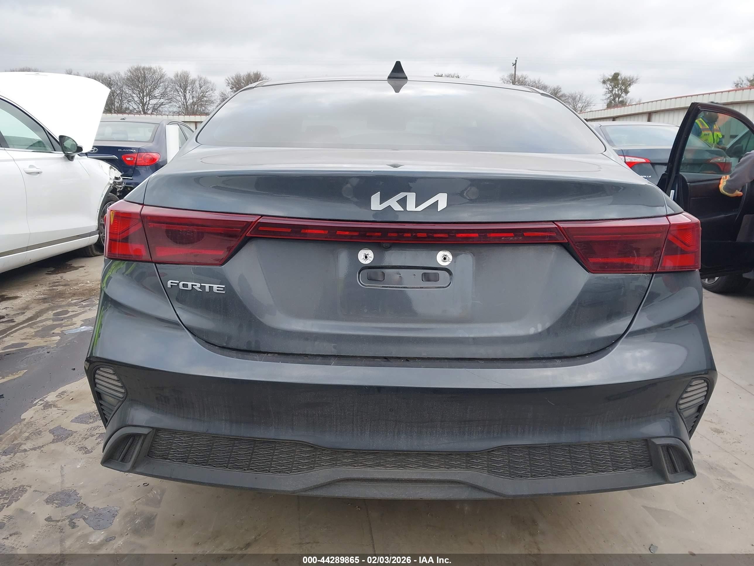 2024 Kia Forte Lxs Gray vin: 3KPF24AD9RE748005